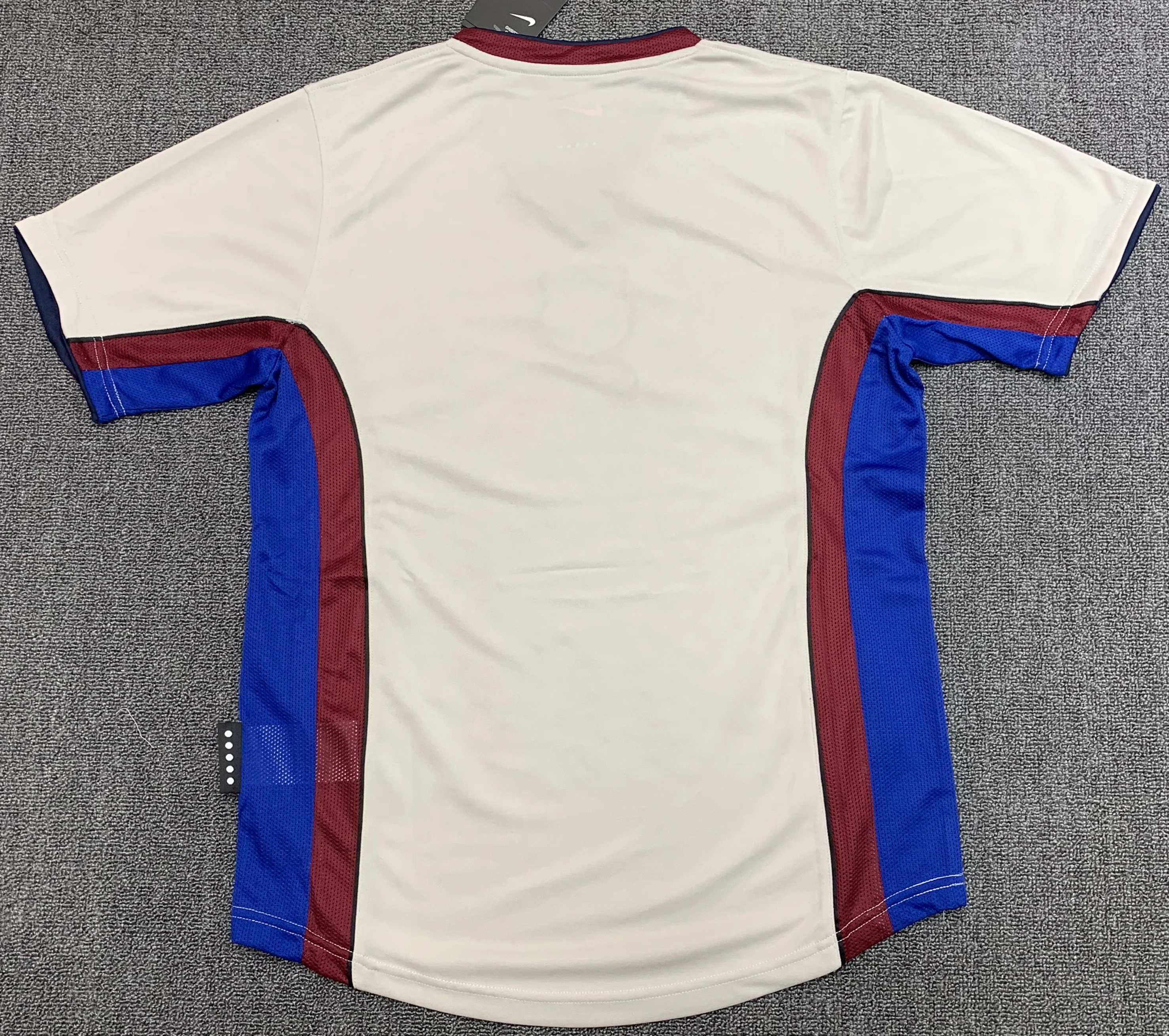 1998-99 Barcelona Away Retro Jersey view 2