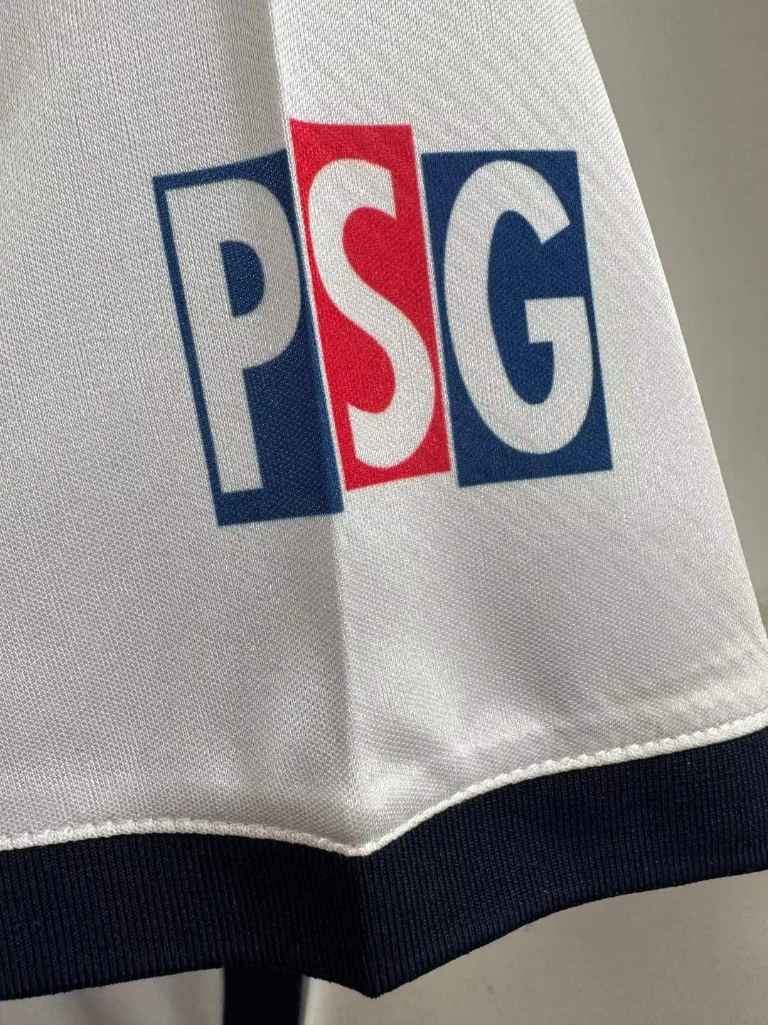 1998-99 Paris retro away jersey view 4