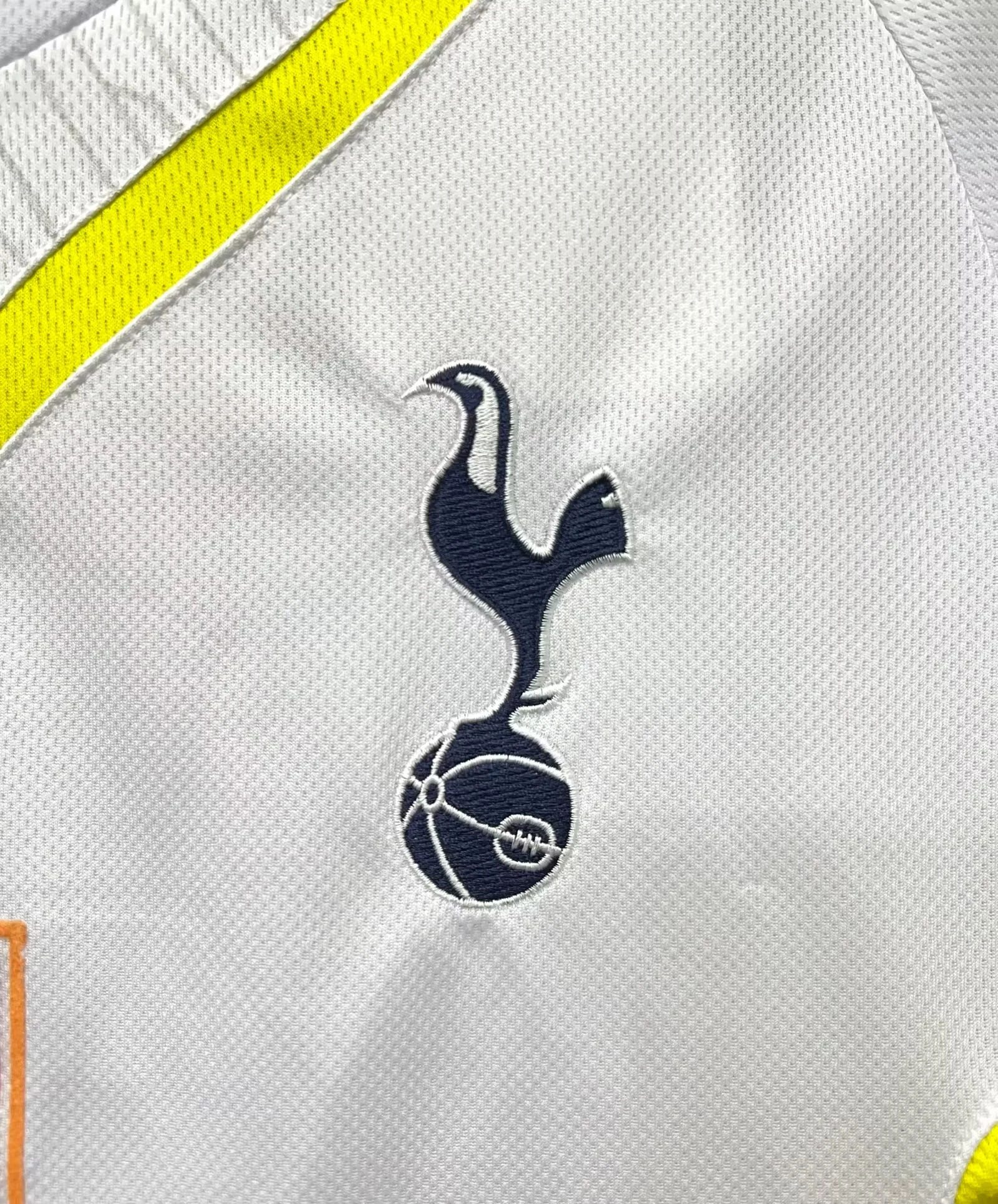 2009-10 Tottenham Hotspur Home Retro Kit view 4