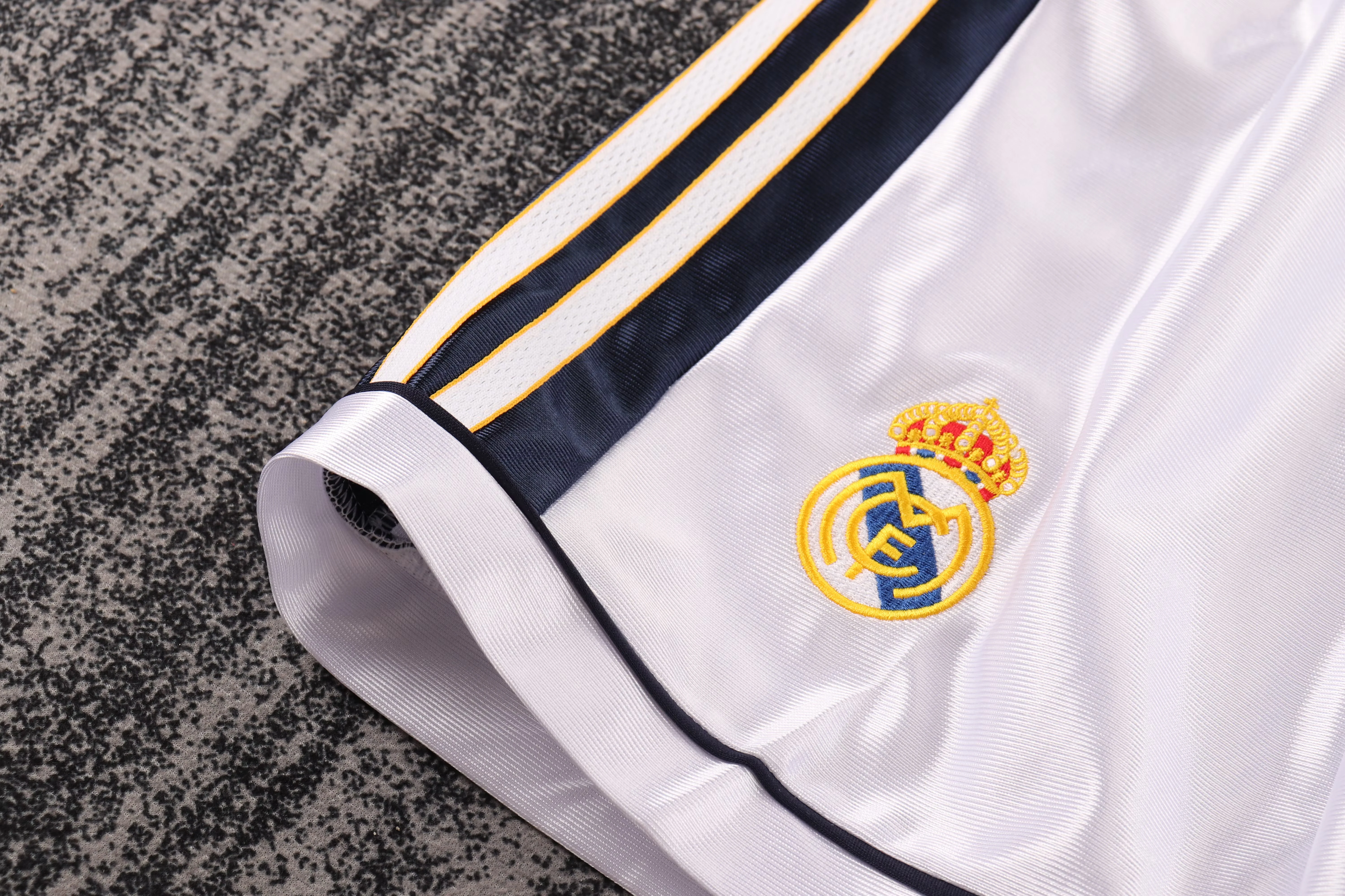 1998-00 Real Madrid Home Retro Shirt - Kids view 4