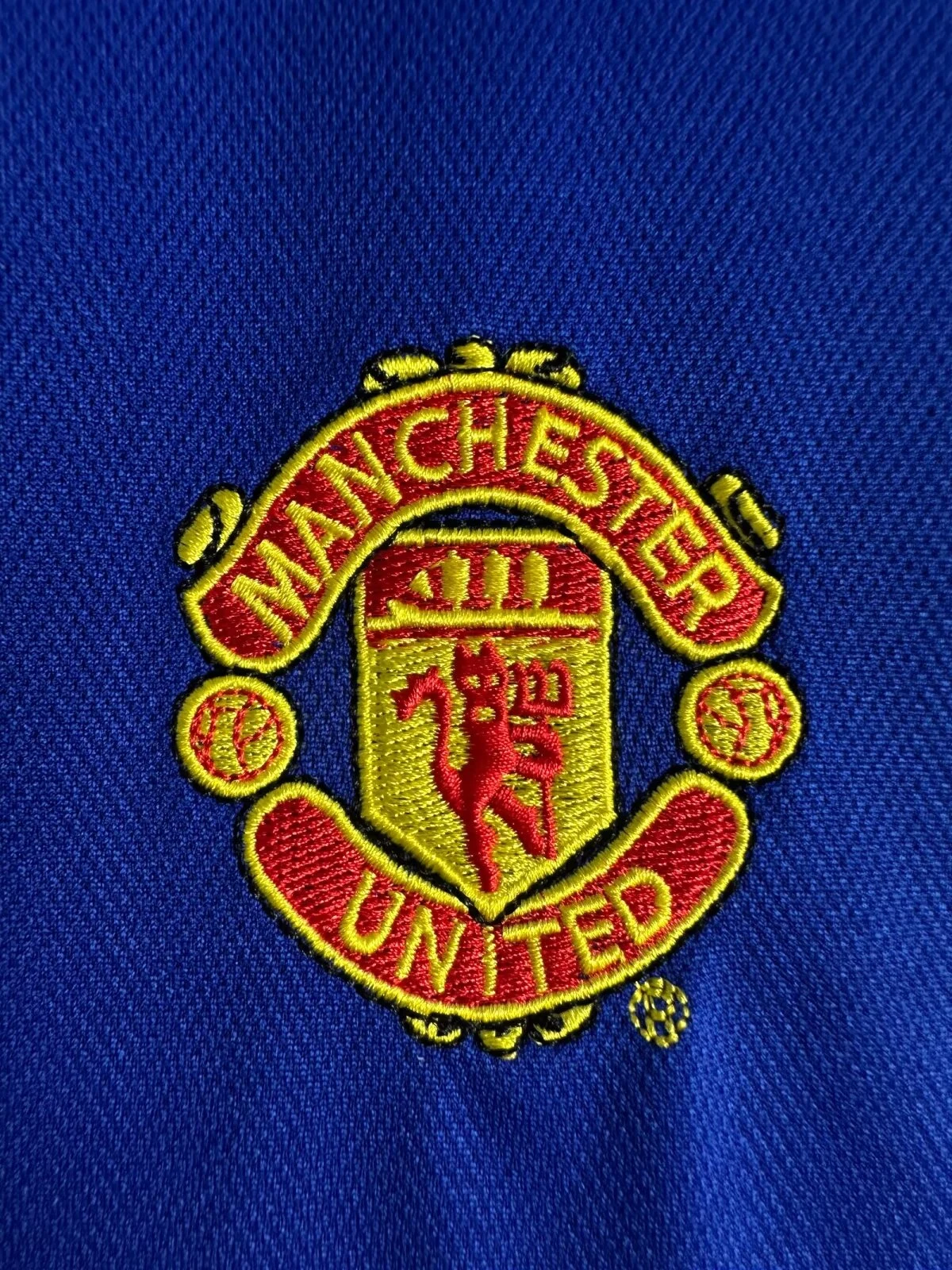2005-06 Manchester United Away Retro Shirt view 3