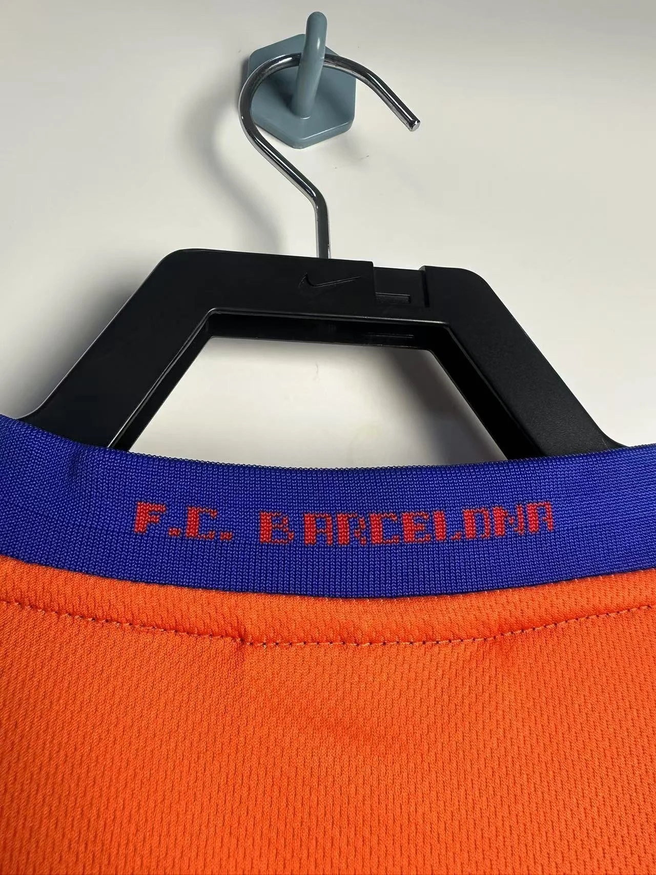 1997-98 Barcelona Away Retro Jersey view 4