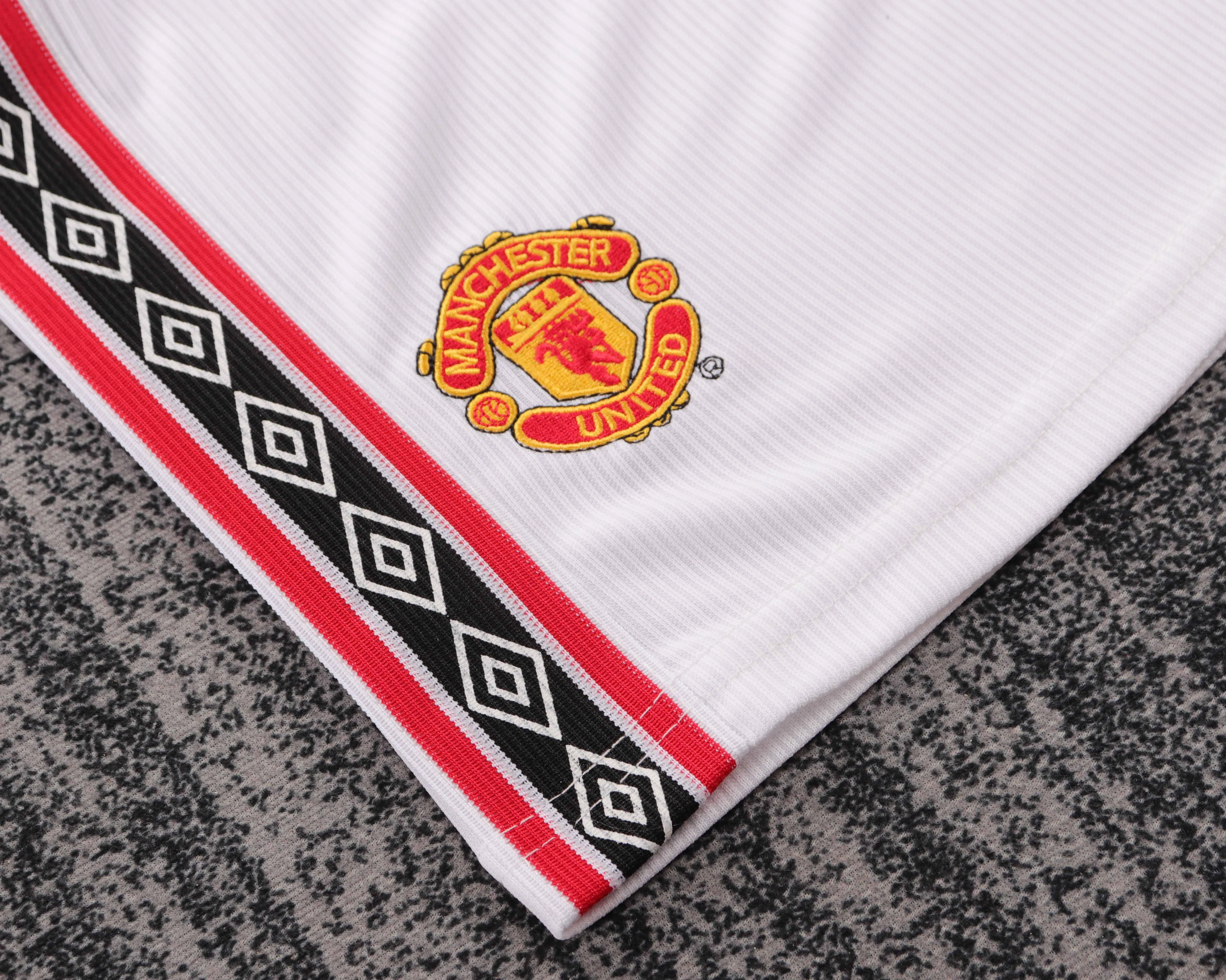 1998-99 Manchester United Home Retro Shirt - Kids view 4