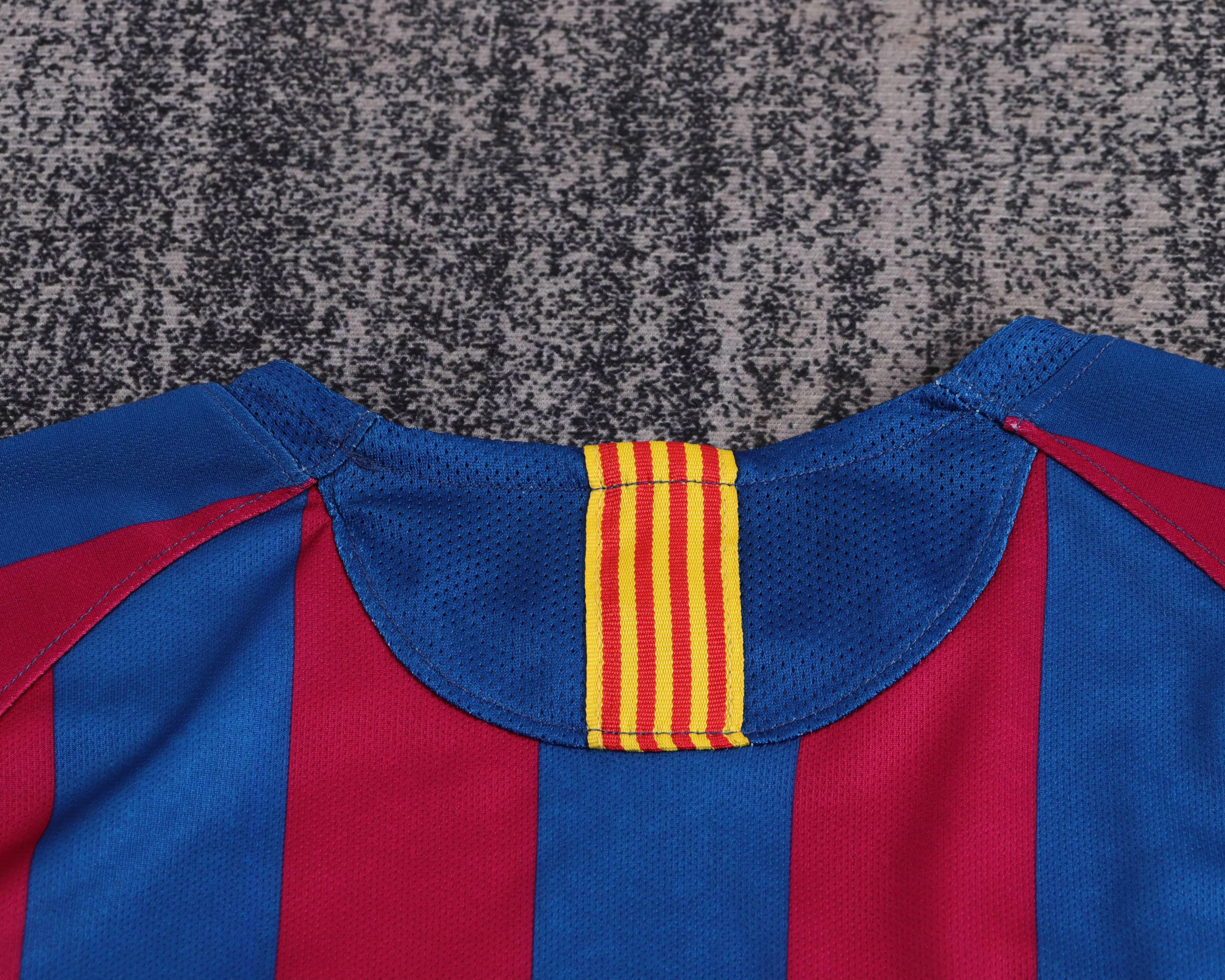 2005-06 Barcelona Home Champions League Retro Shirt - Kids Size view 4