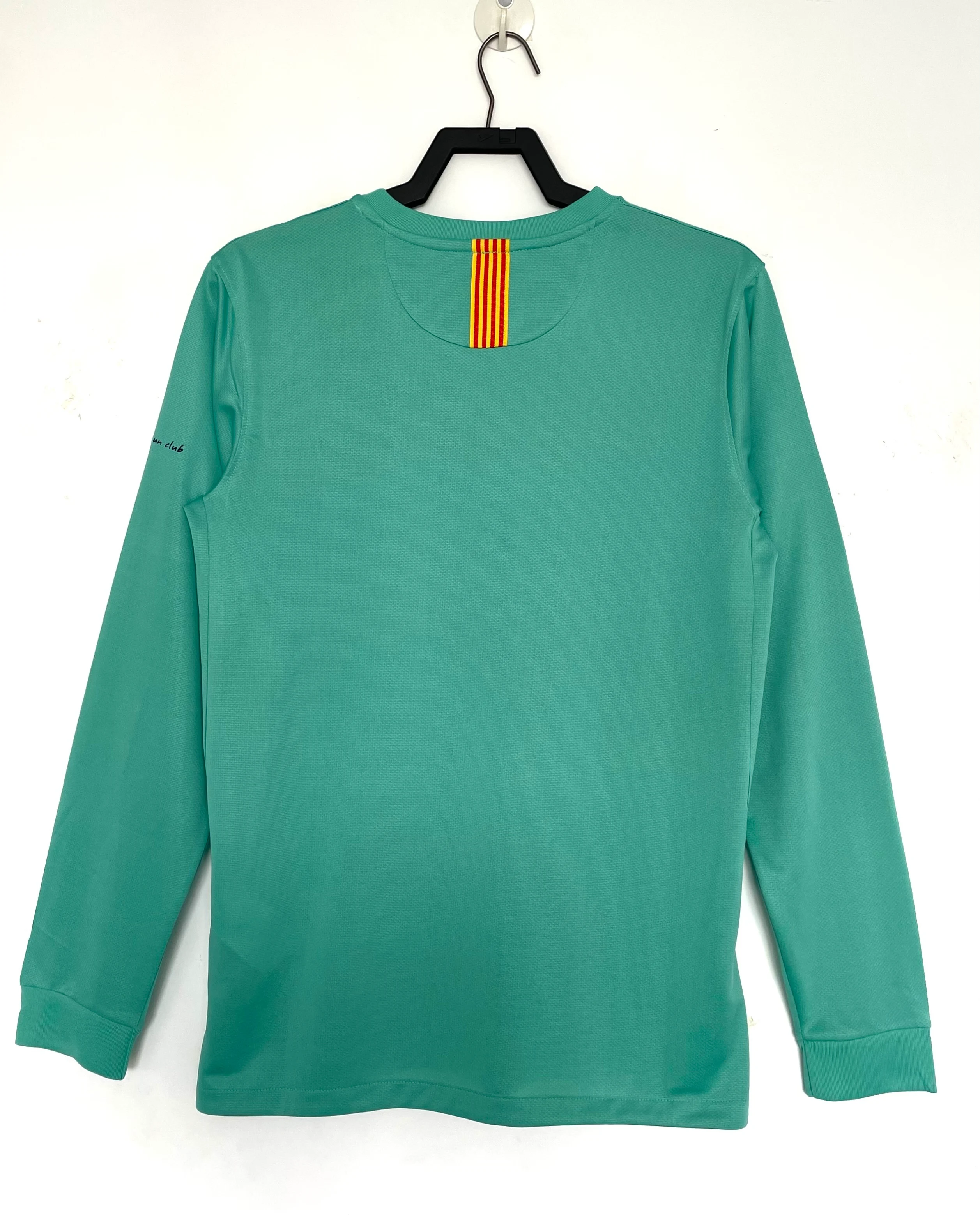 2010-11 Barcelona Away Long-Sleeve Retro Jersey view 2
