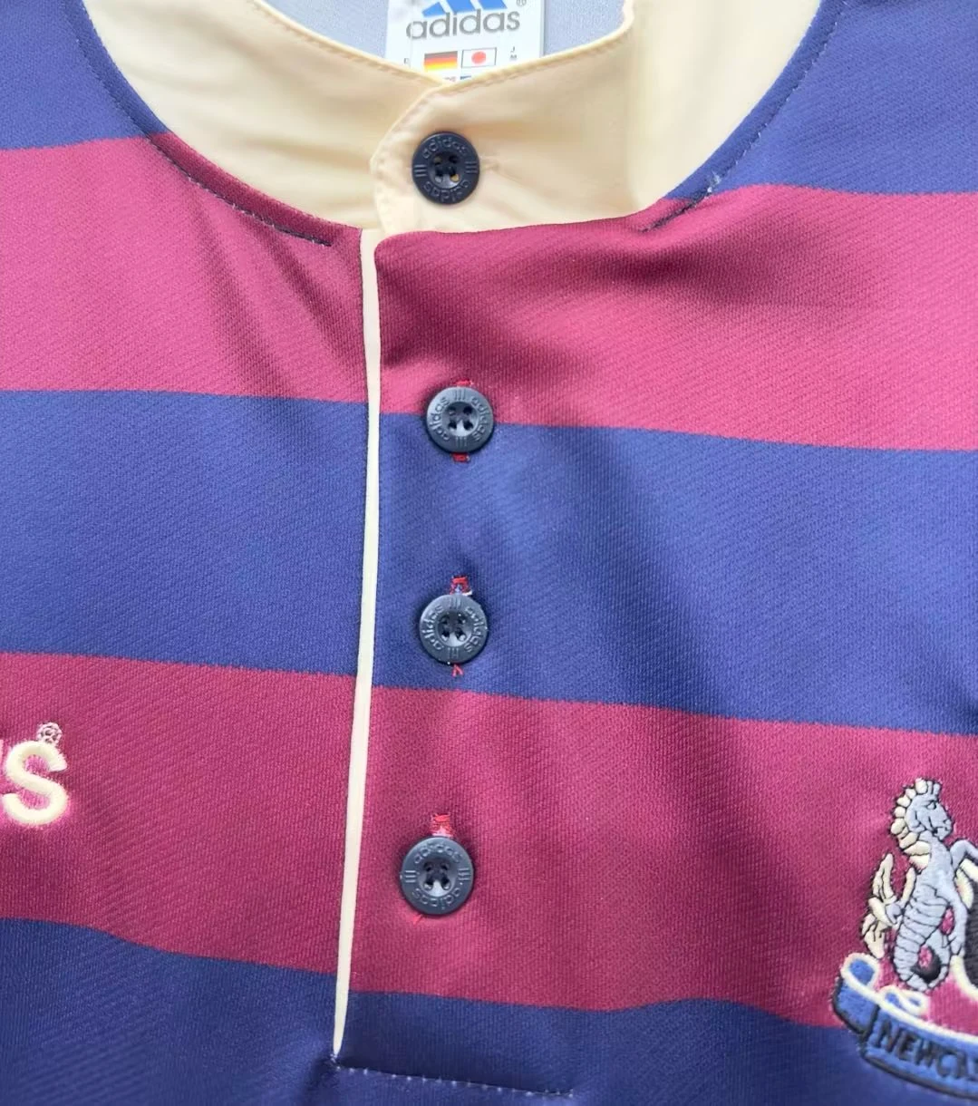 1995-97 Newcastle United Away Retro Shirt view 4