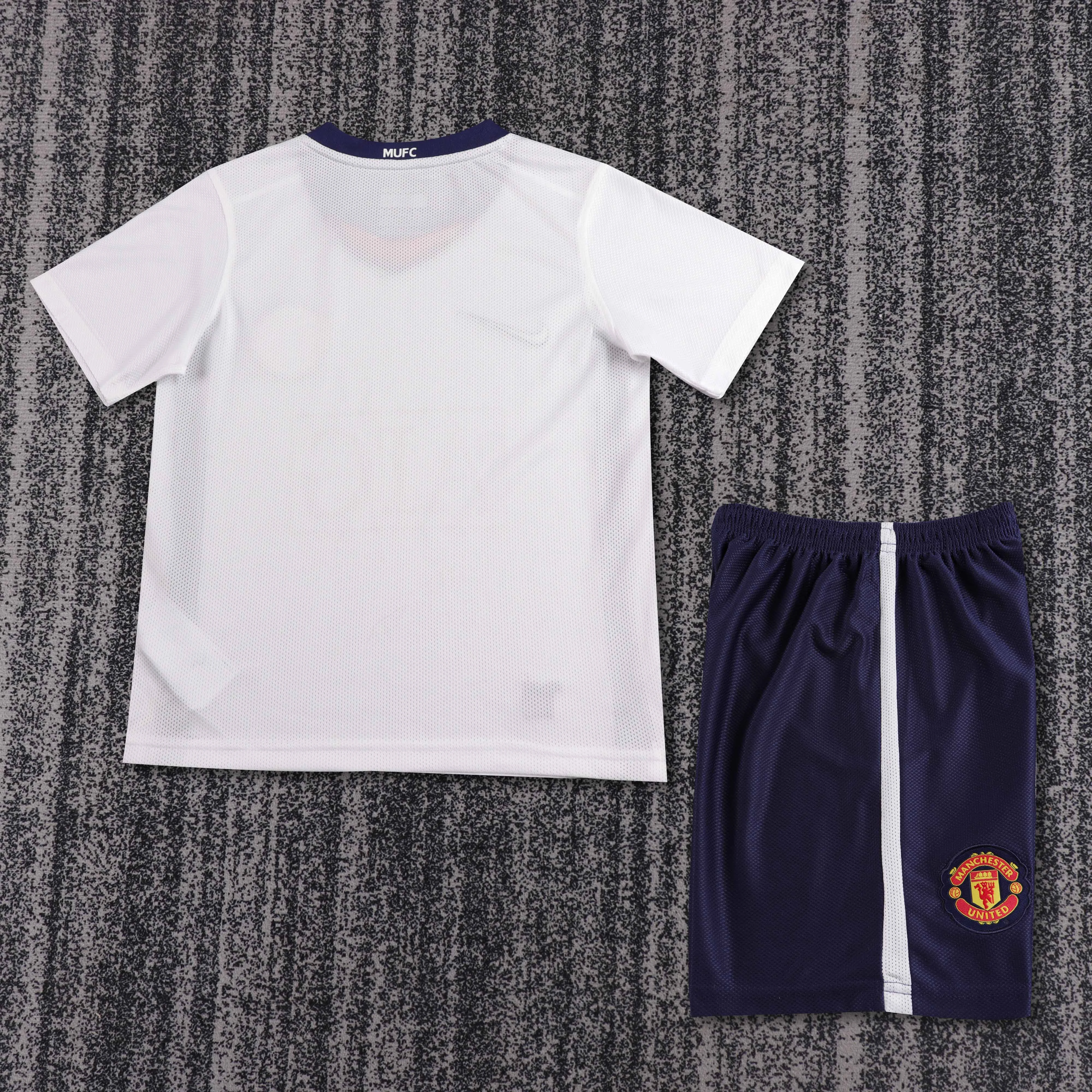 2008-09 Manchester United Away League Retro Shirt - Kids Sizes view 2