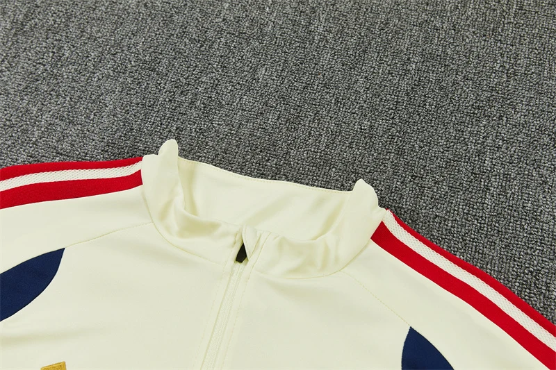 2026-27 Bayern Munich Beige Half-Zip Training Jersey view 4