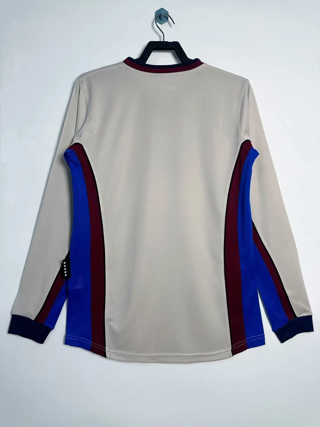 1998–99 Barcelona Away Long-Sleeve Retro Jersey view 2