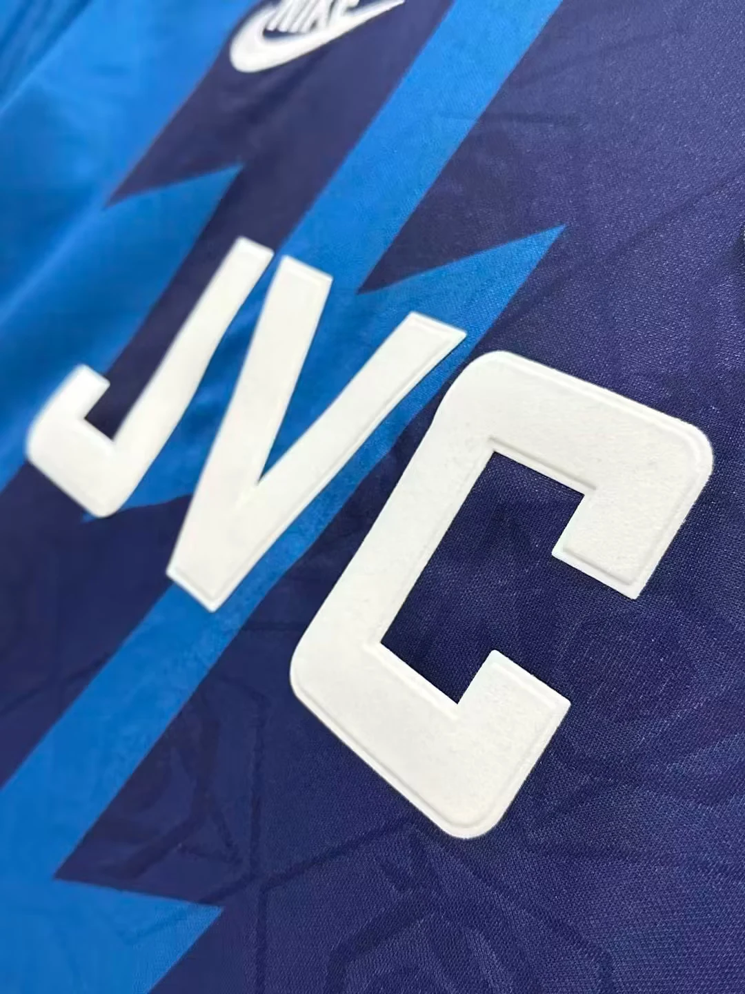 1995-96 Arsenal Away Long Sleeve Retro Shirt view 4