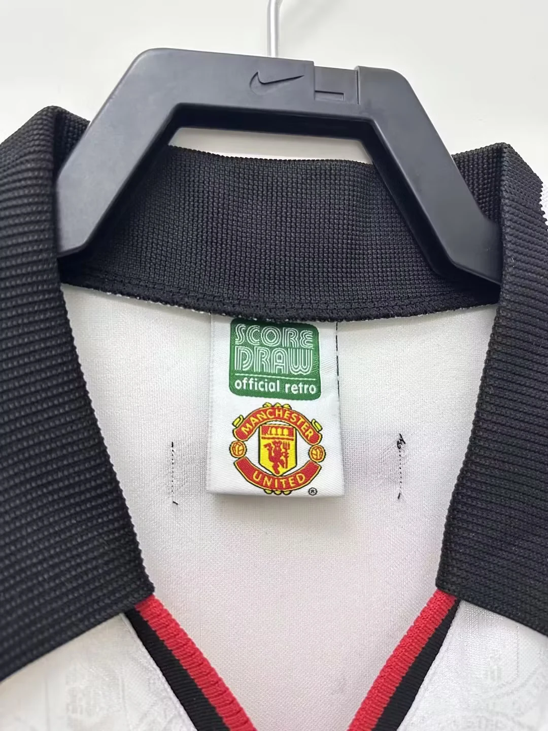 1998 Manchester United Away Retro Jersey view 6