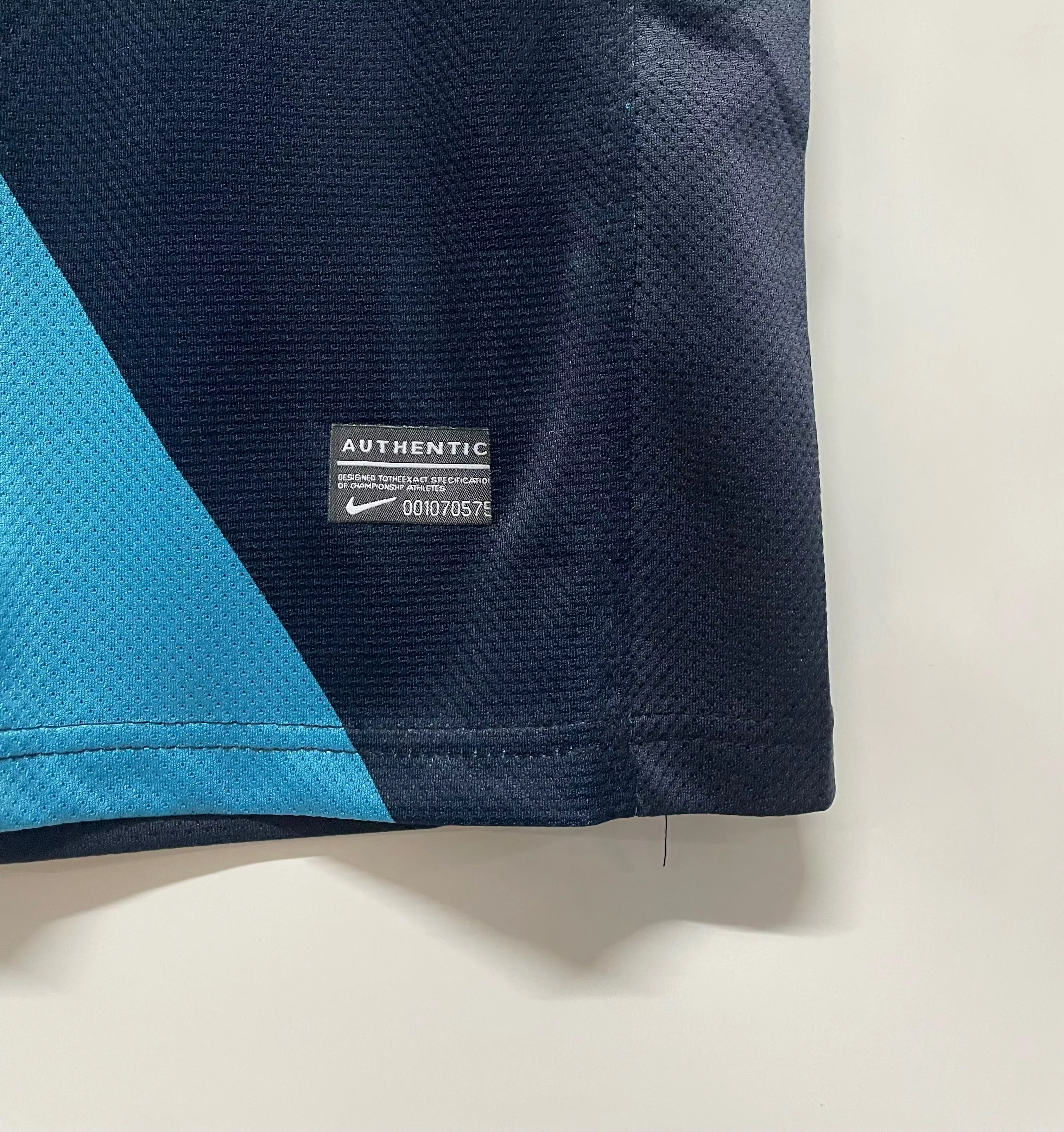 2011-12 Arsenal Away Retro Shirt view 5