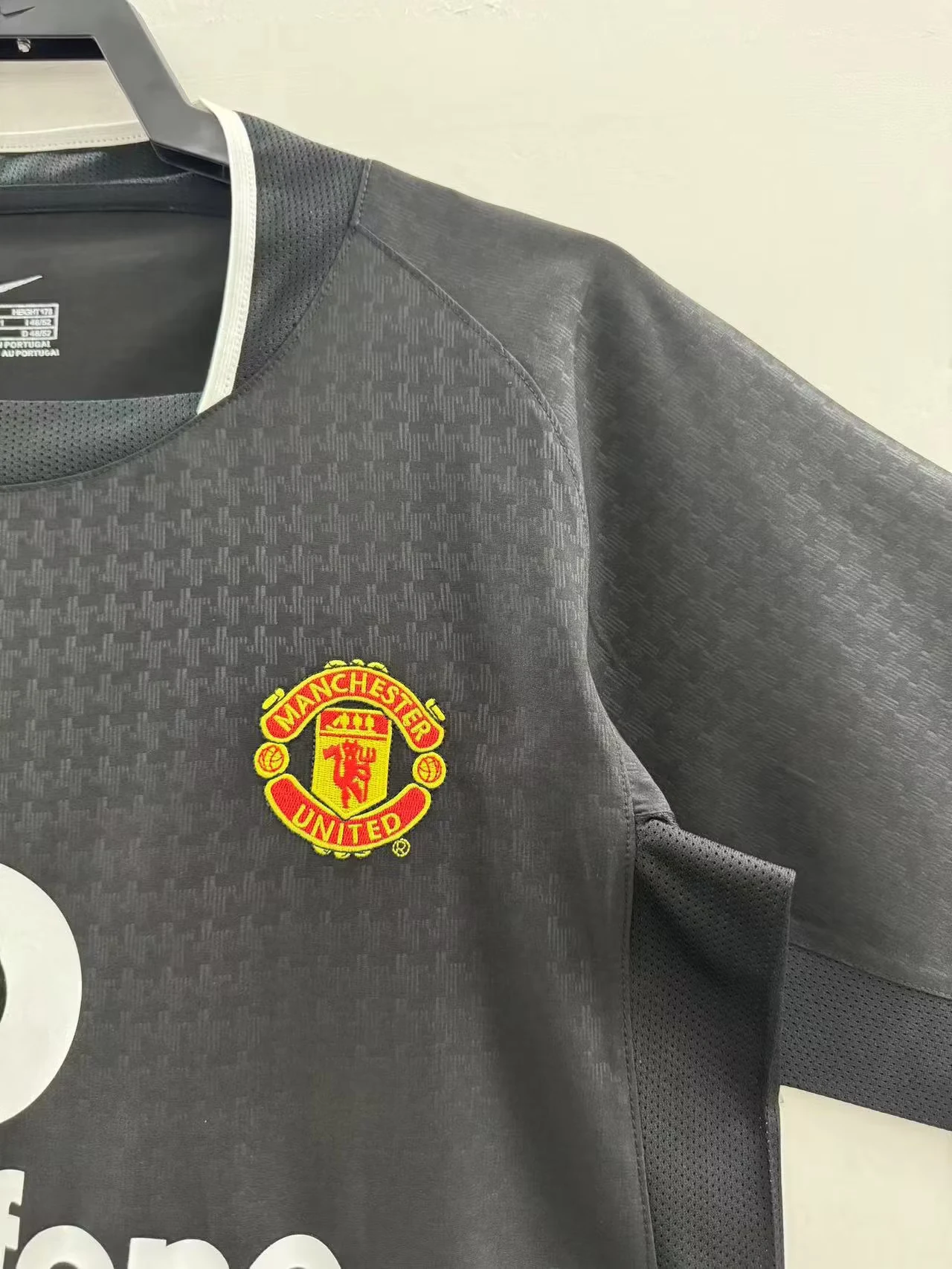 2003-04 Manchester United Away Retro Shirt view 5