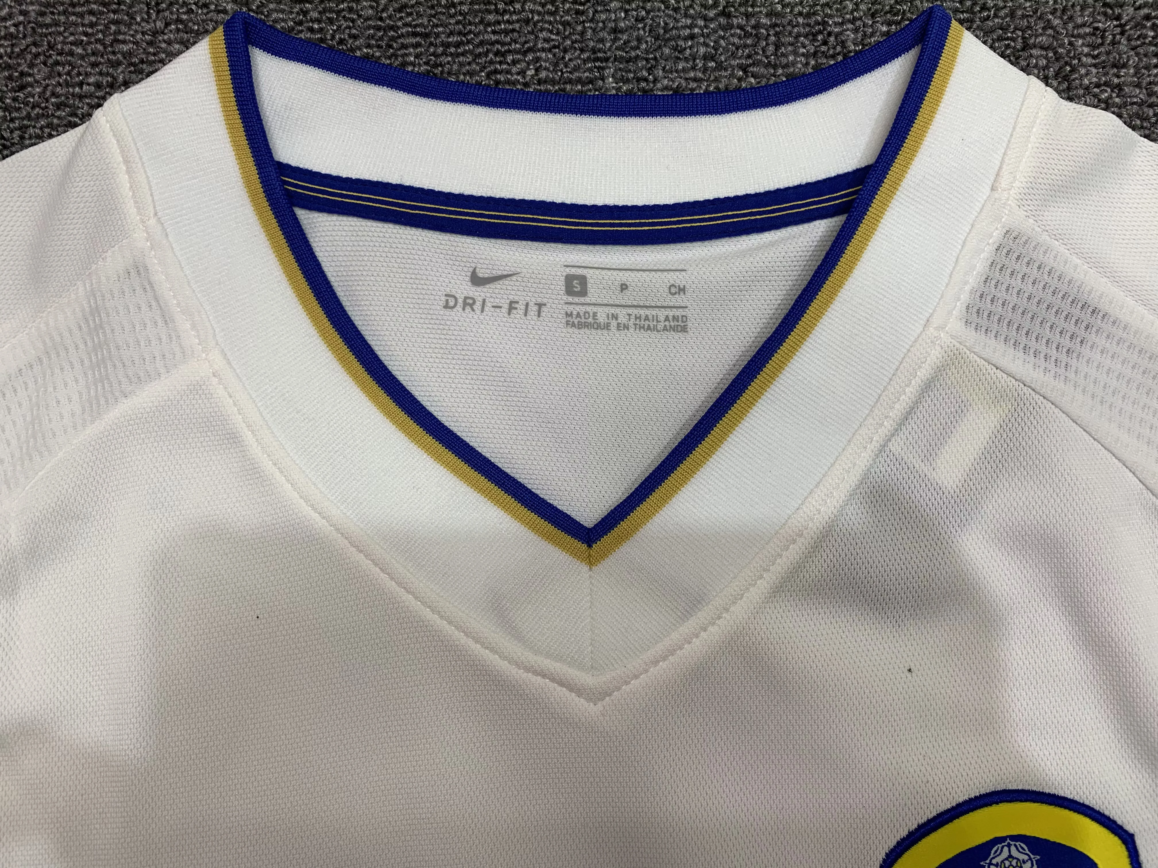 2000-01 Leeds United Home Retro Jersey view 4