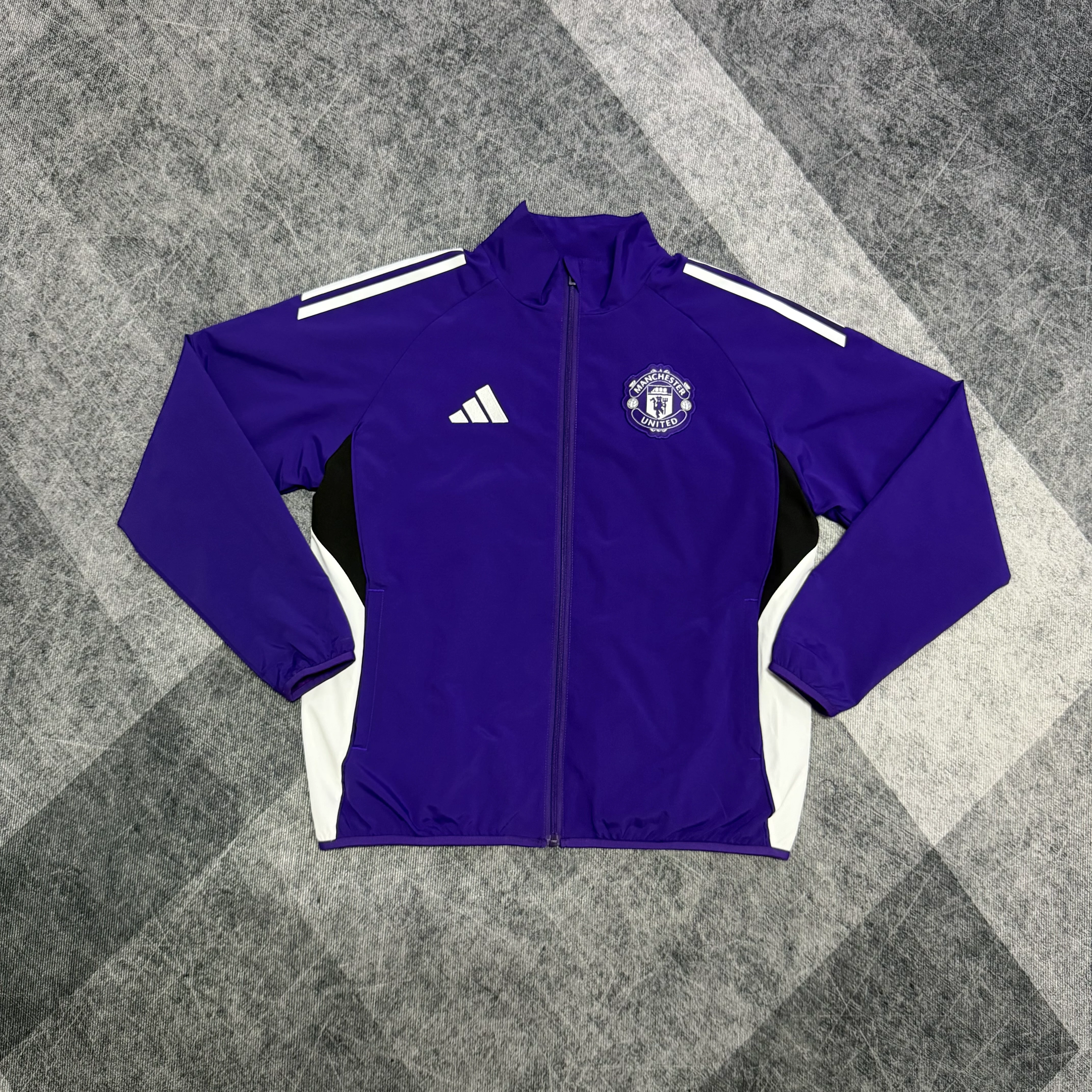 2025-26 Manchester United Purple Waterproof Training Windbreaker view 5