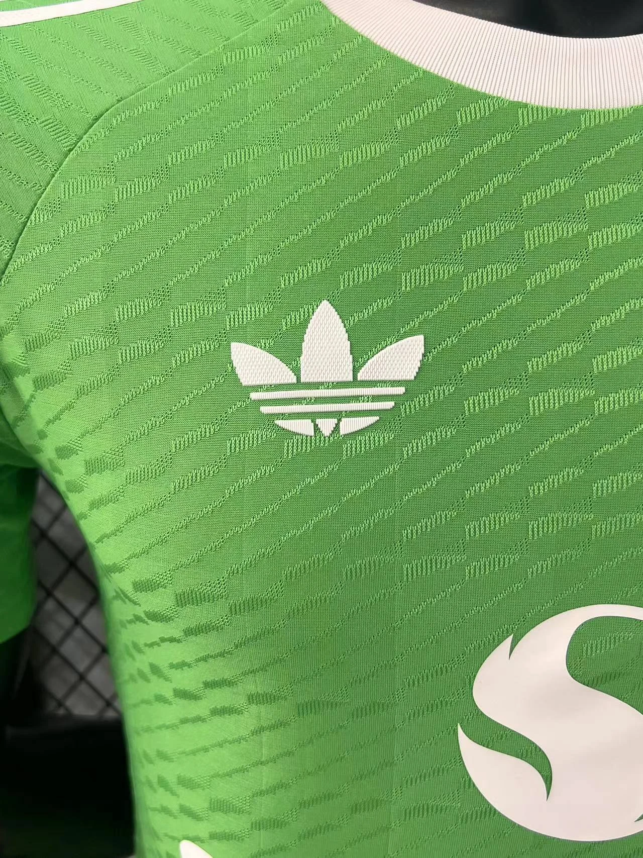 2025-26 Manchester United Goalkeeper Jersey – Player Version view 5