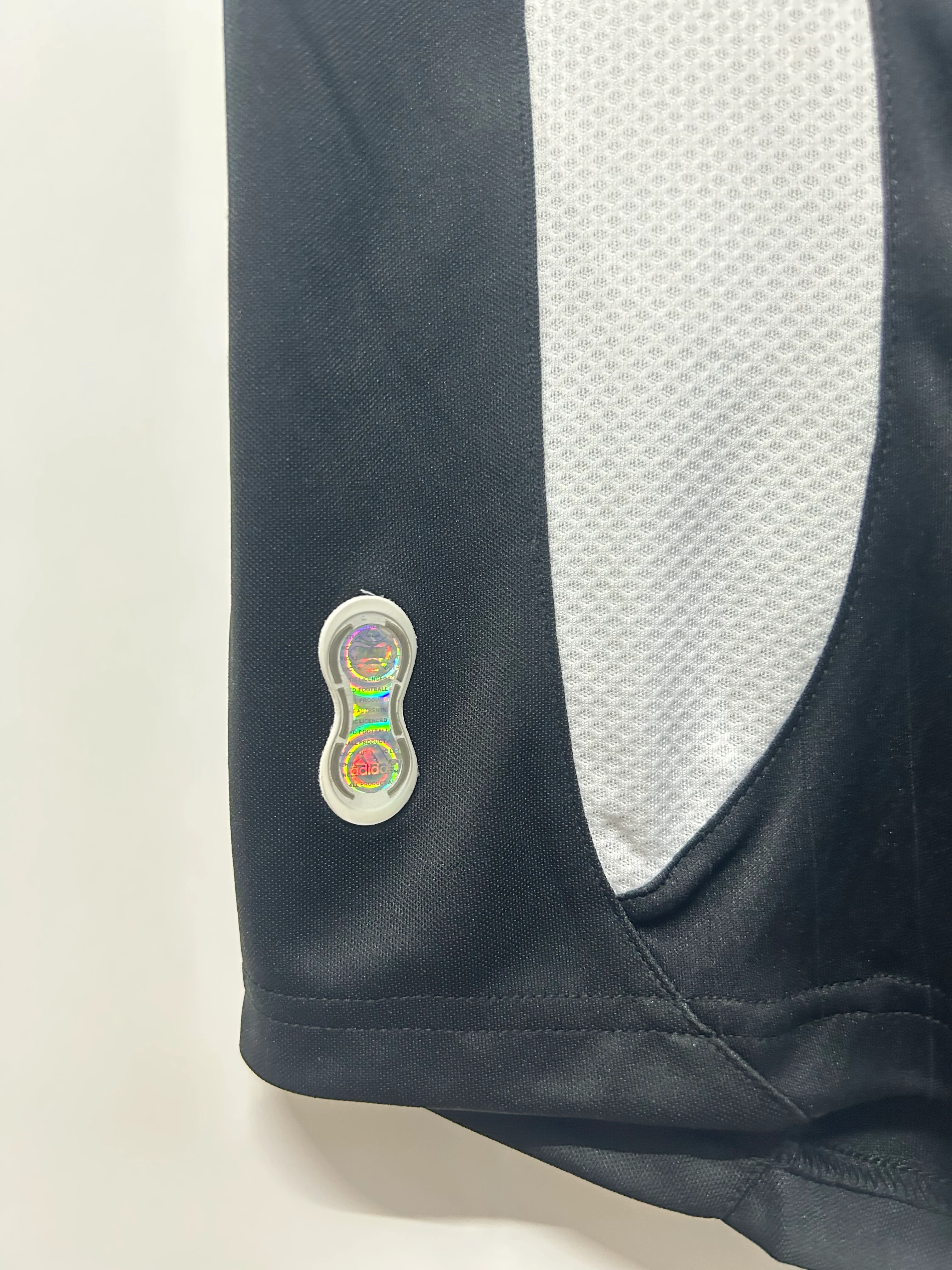 2006-07 Real Madrid Second Away Retro Jersey view 3