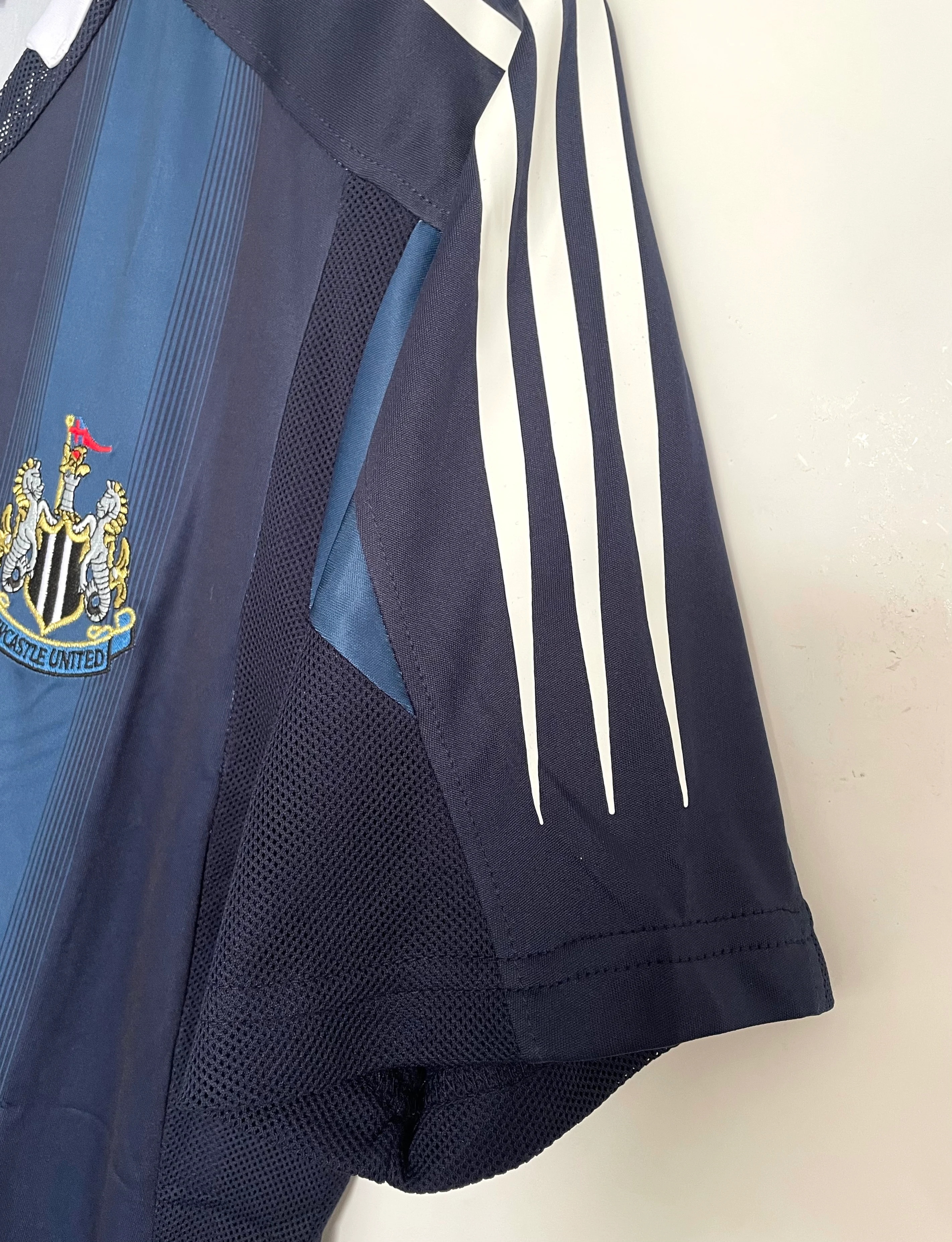 2004–05 Newcastle United Away Retro Jersey view 3