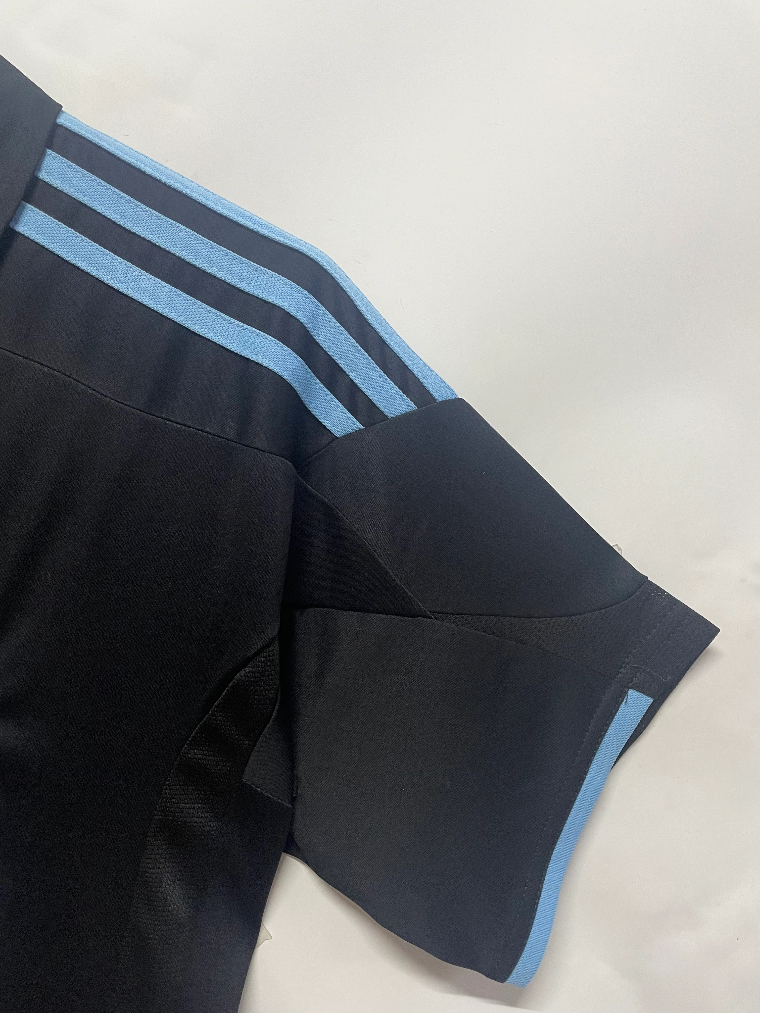 2009-10 Real Madrid Home Retro Jersey view 6