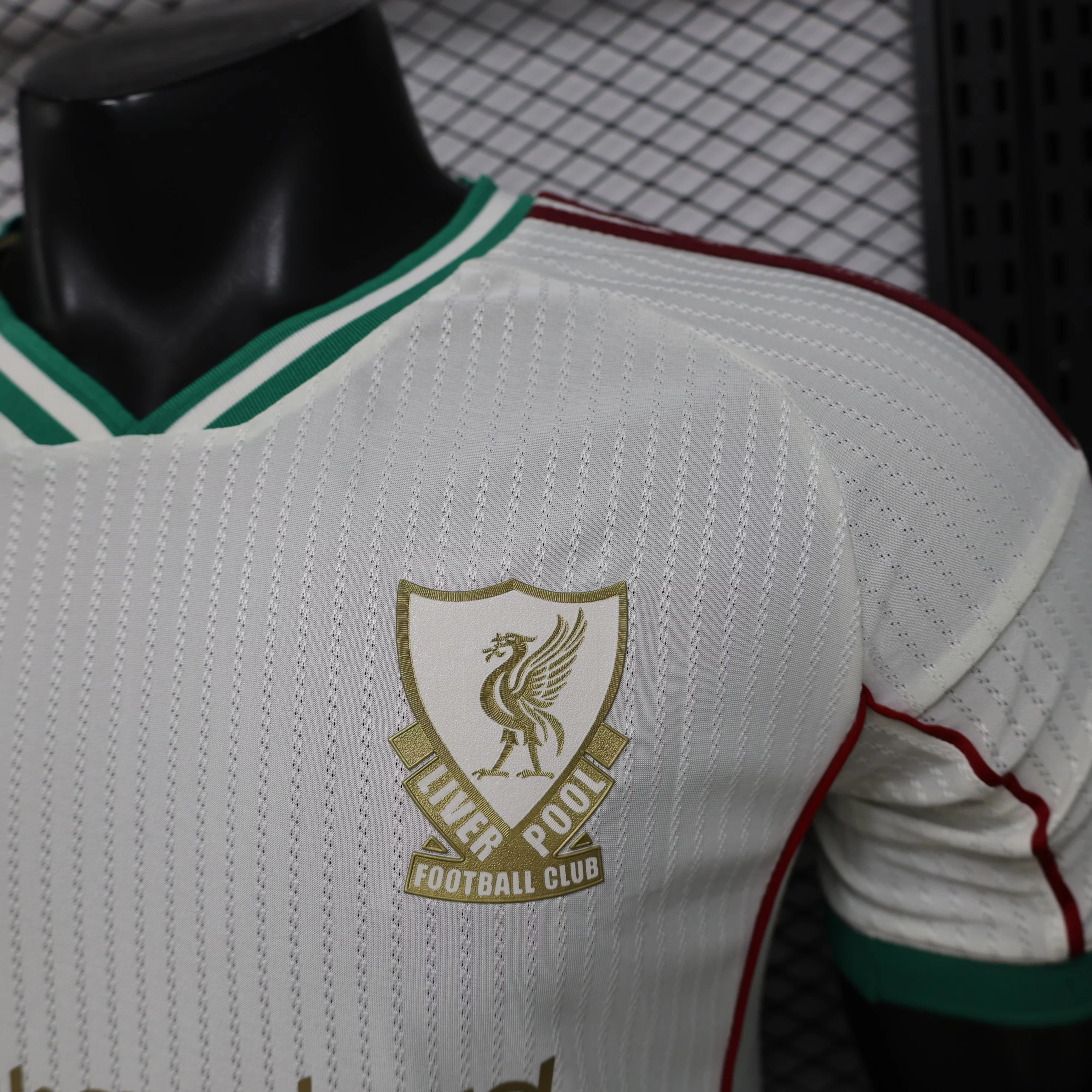 2025-26 Liverpool Retro Casual Jersey view 5