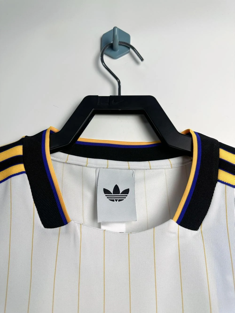 2025-26 Manchester United Cultural Retro Short-Sleeve Jersey view 3