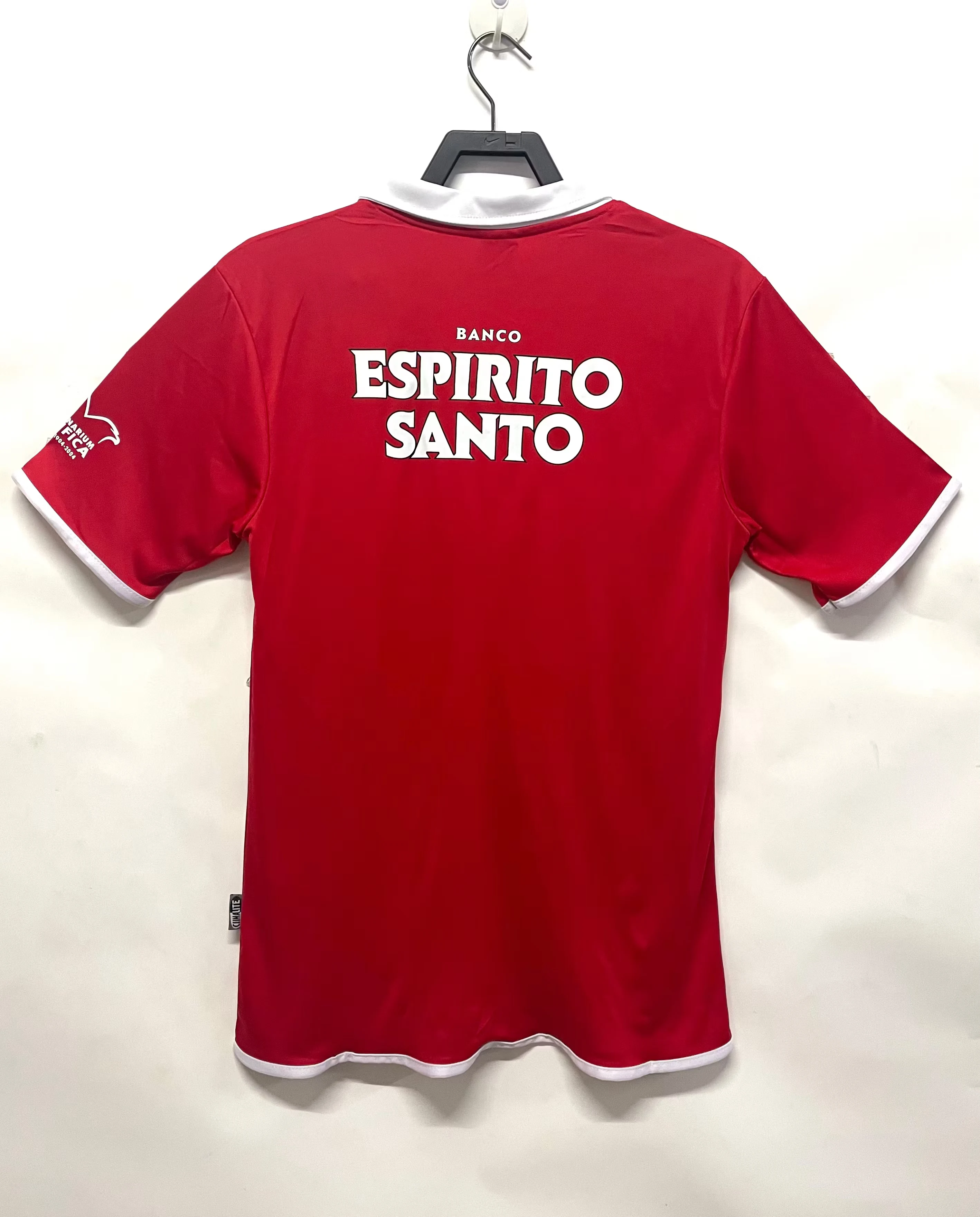 2004-05 Benfica Home Retro Jersey view 2