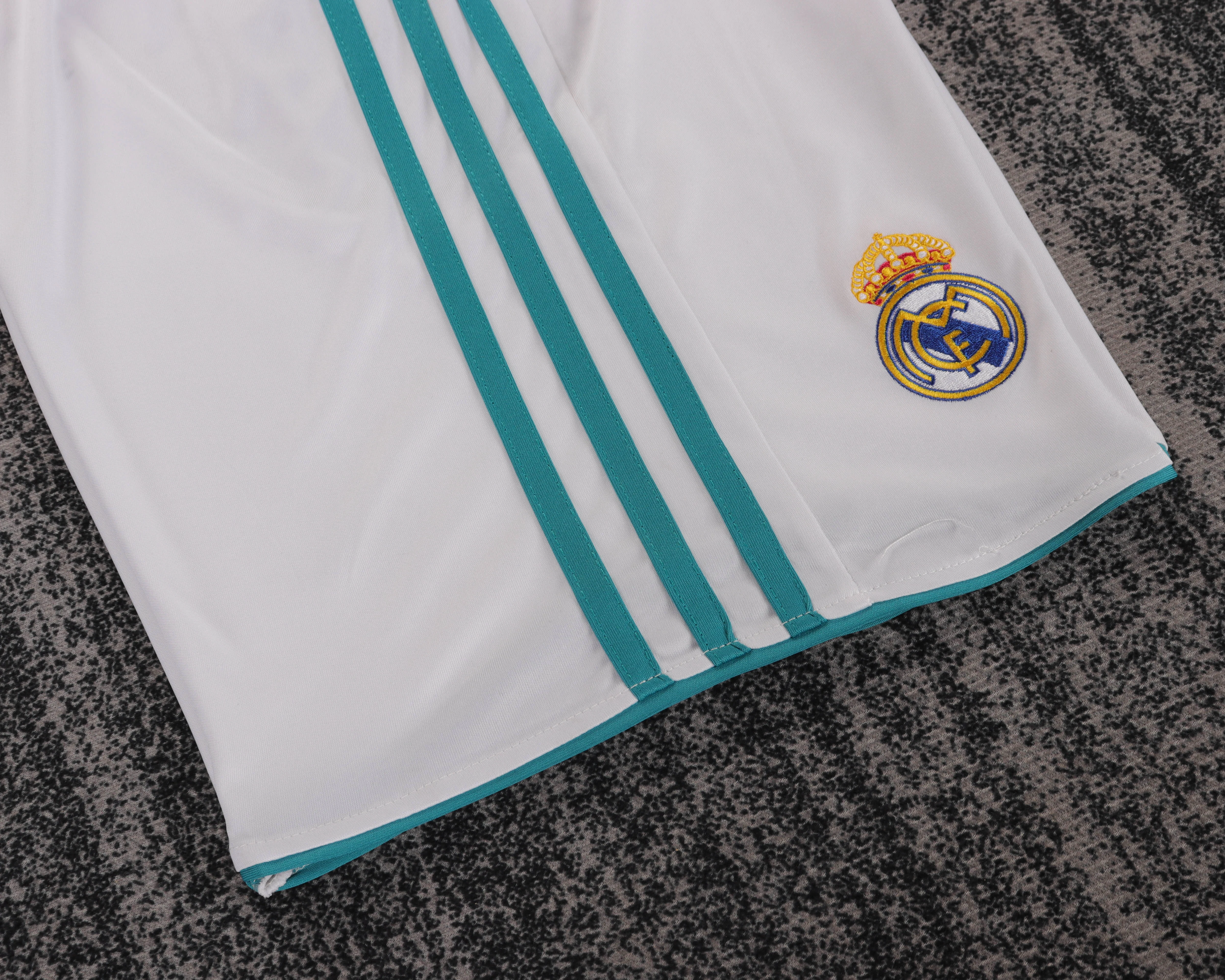 2017-18 Real Madrid Home Retro Shirt - Kids Sizes view 5