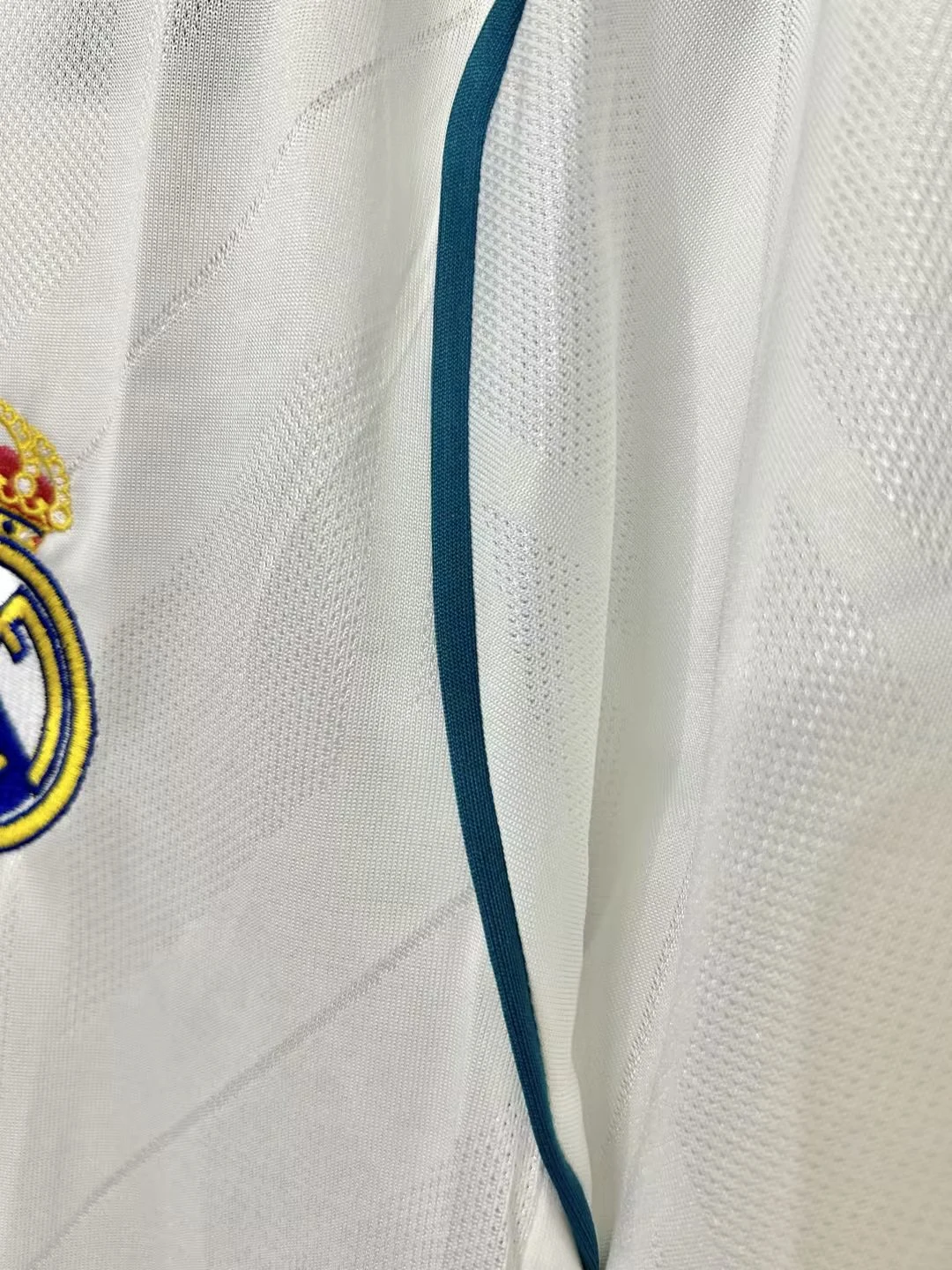 2017-18 Real Madrid Home Retro Jersey view 7
