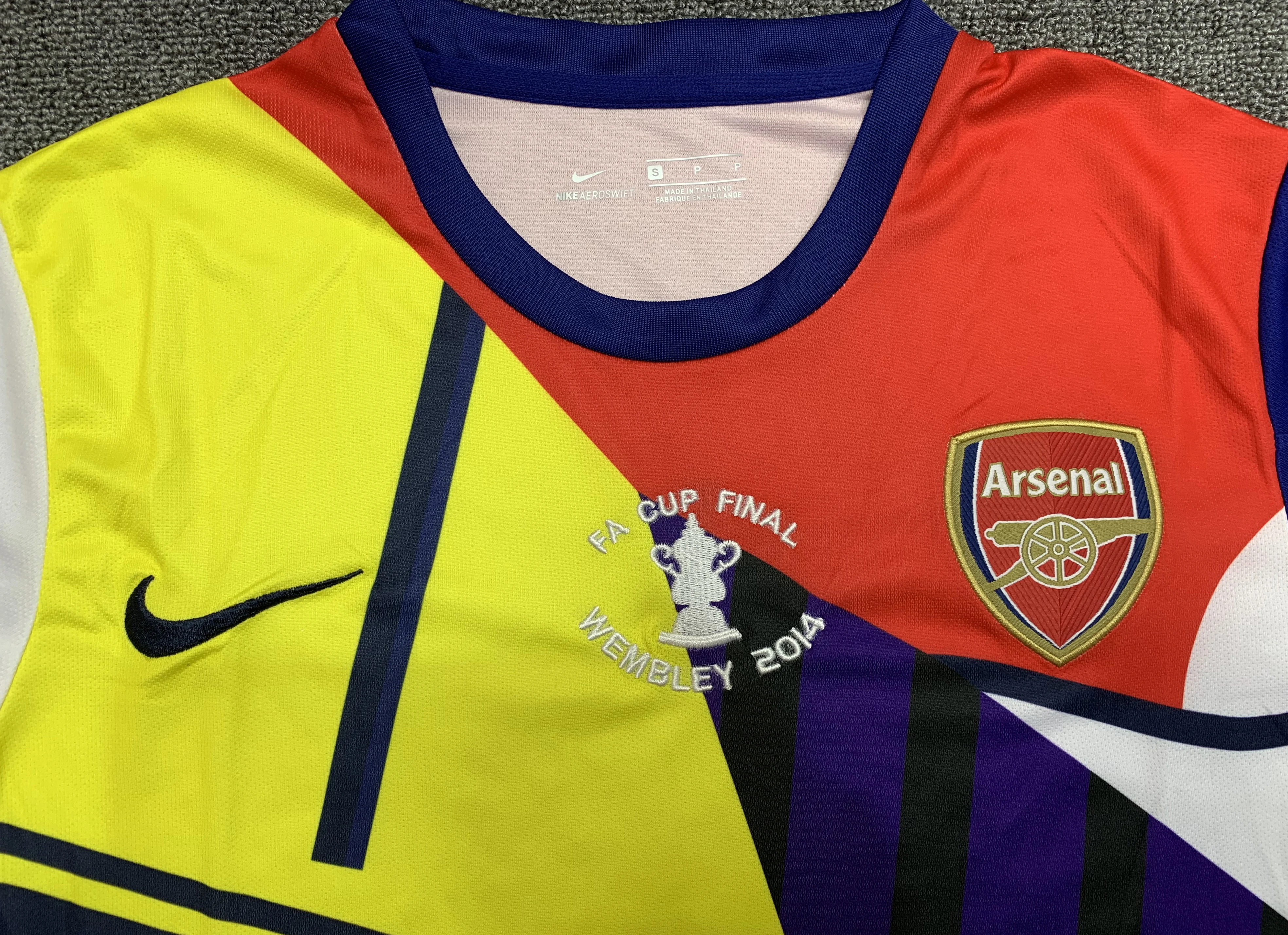 2014 Arsenal commemorative retro jersey view 3