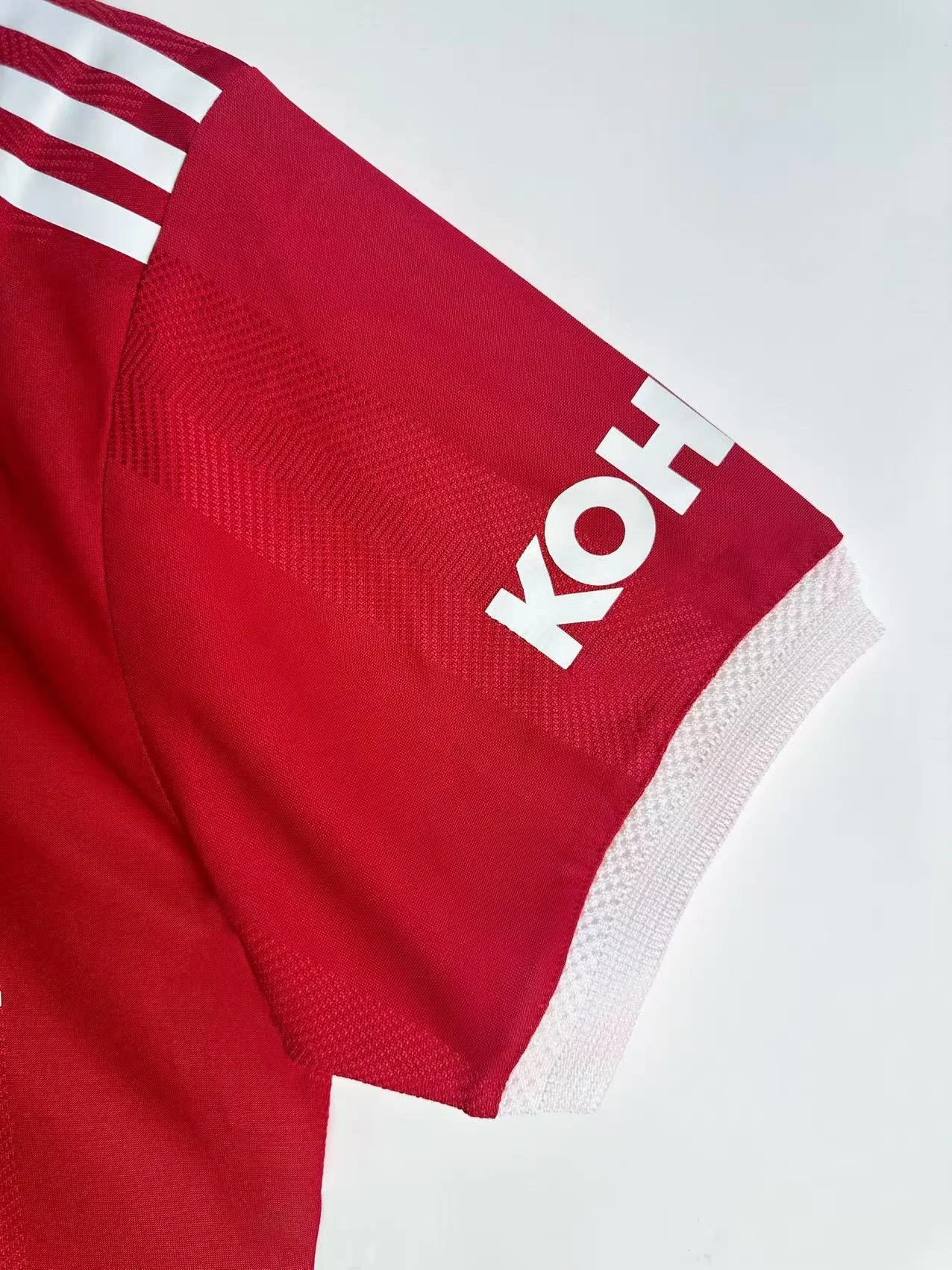 2021-22 Manchester United Home Retro Shirt view 9