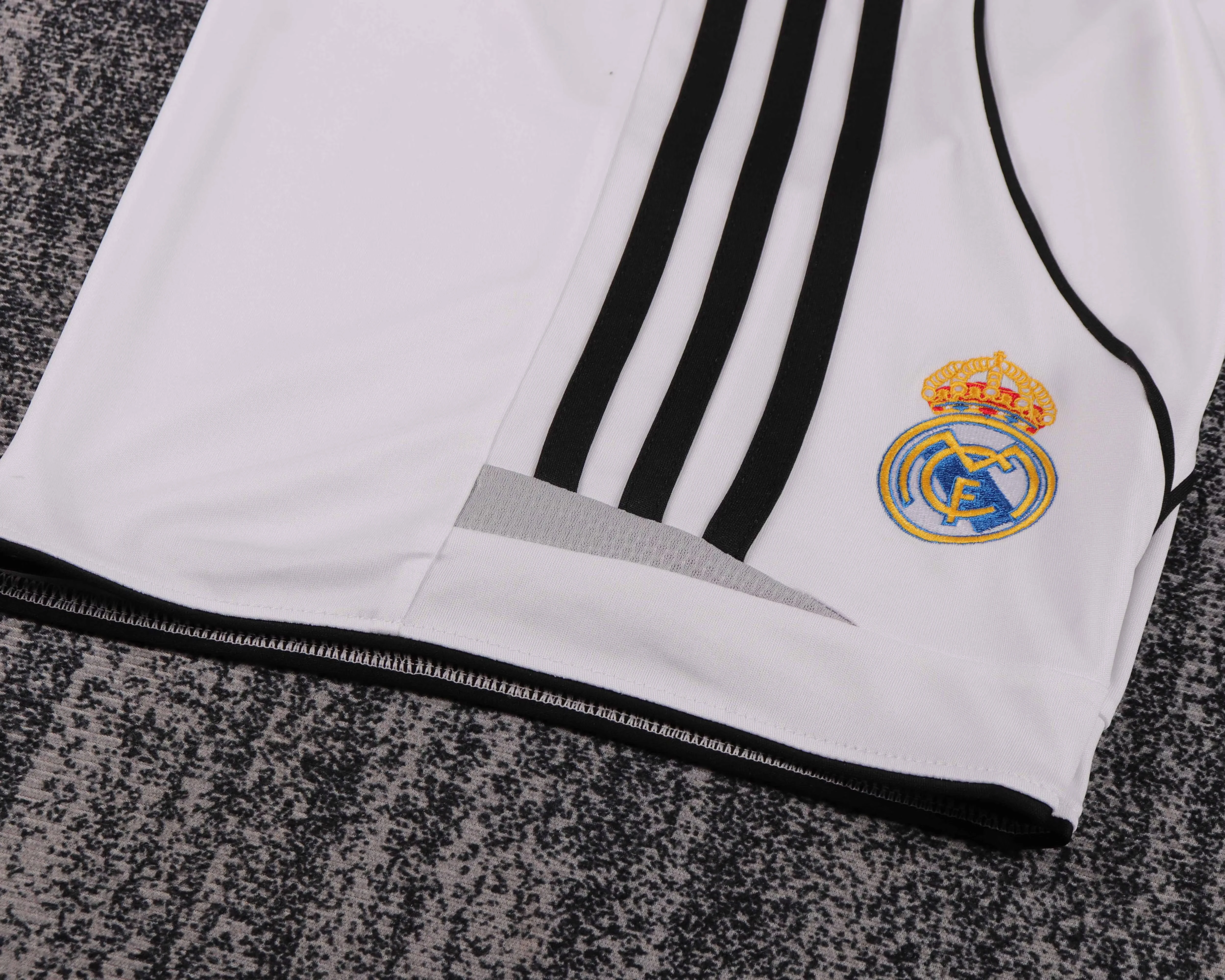 2006-07 Real Madrid Home Retro Shirt - Kids Sizes view 5