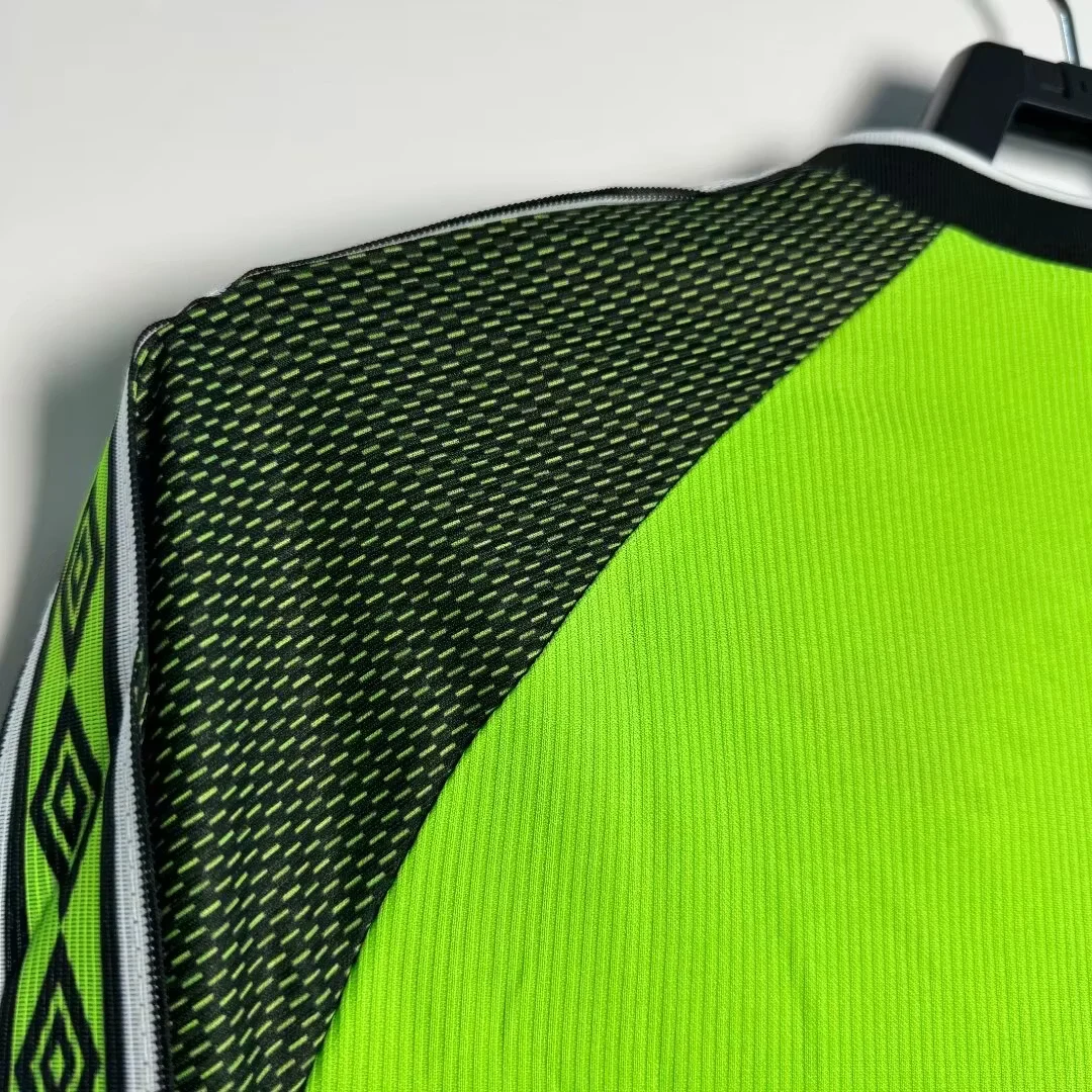 1998-99 Manchester United Green Goalkeeper Long Sleeve Retro Shirt view 3