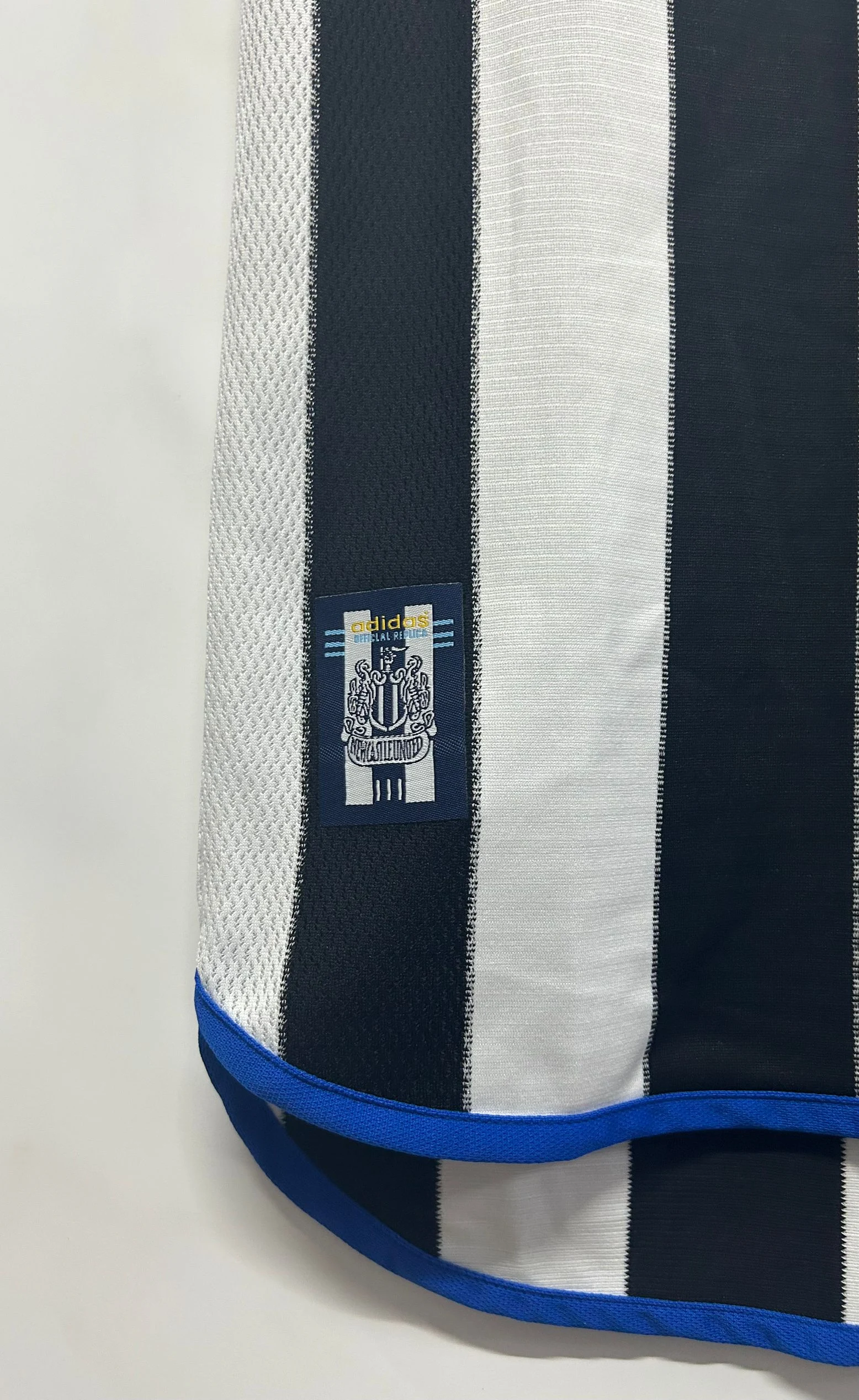 2000-01 Newcastle United Home Retro Jersey view 4