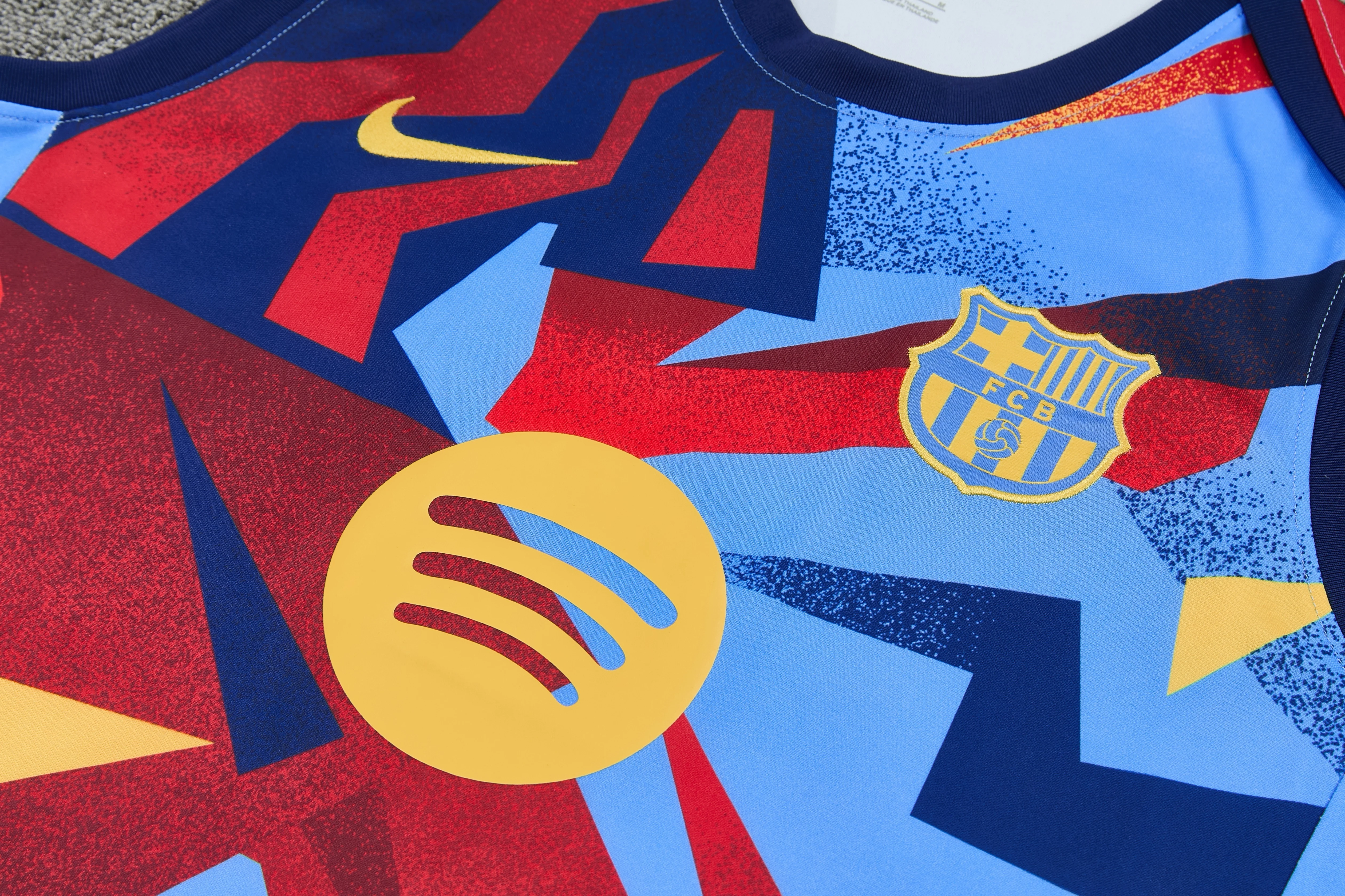 2025-26 Barcelona vest training jersey view 5