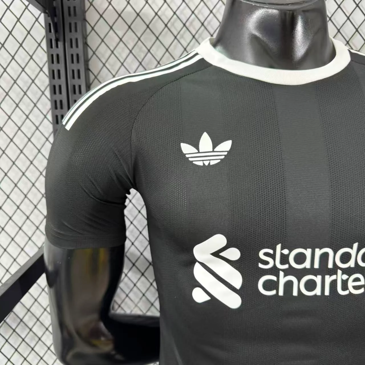 2025-26 Liverpool Black Goalkeeper Jersey - Player Version view 5