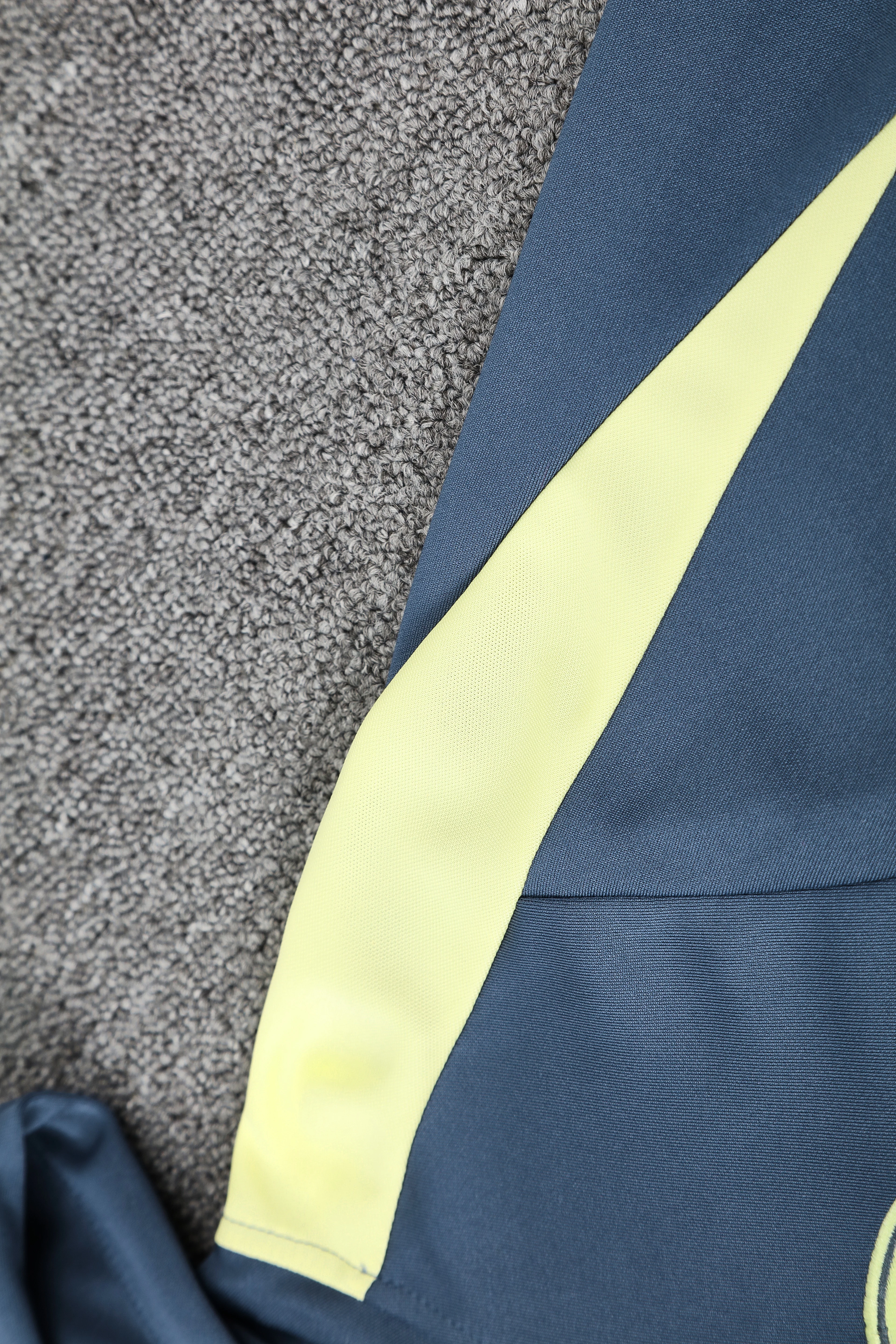 2025-26 Cougars Hooded Long-Sleeve Training Jersey view 11