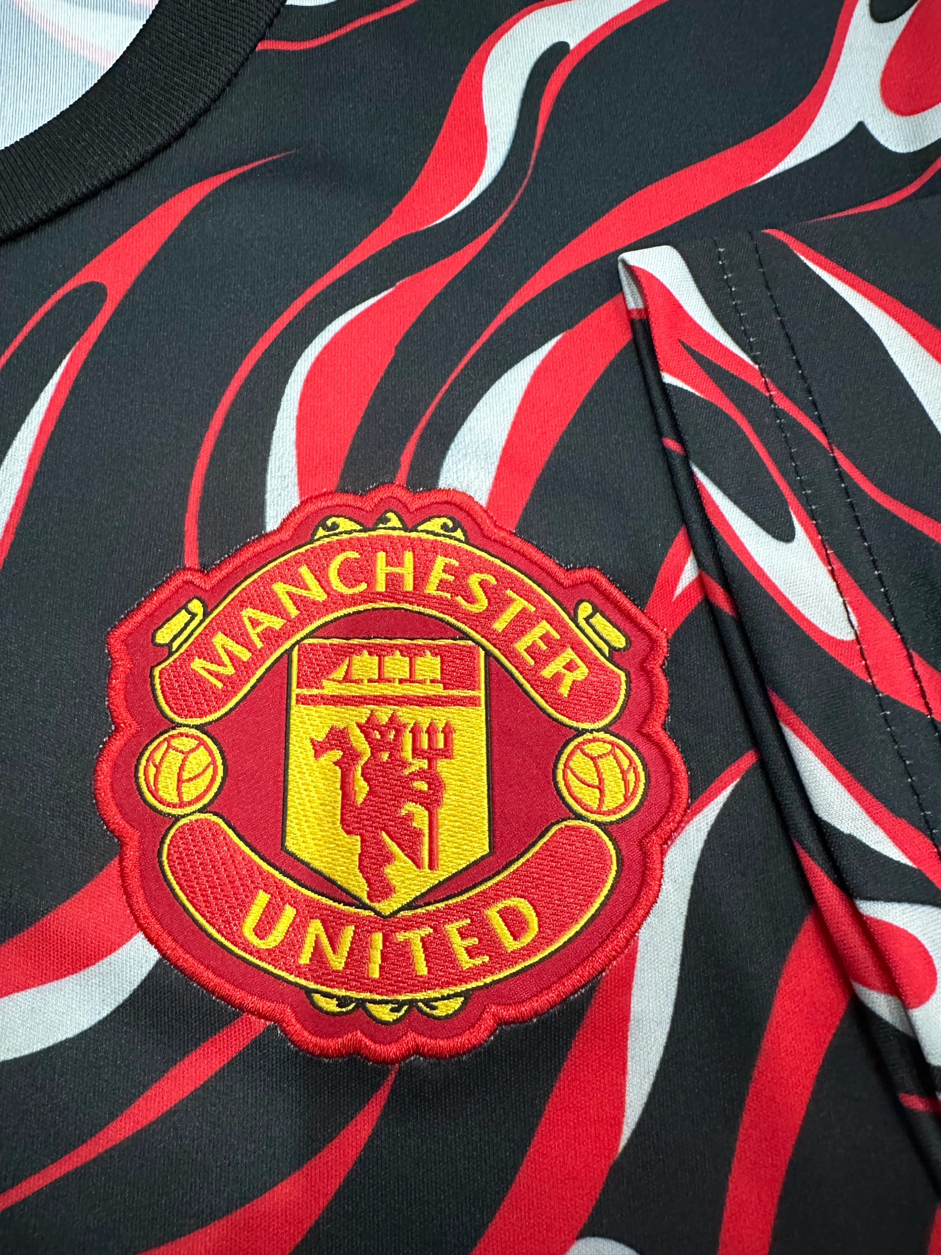 2025-26 Manchester United training kit view 3