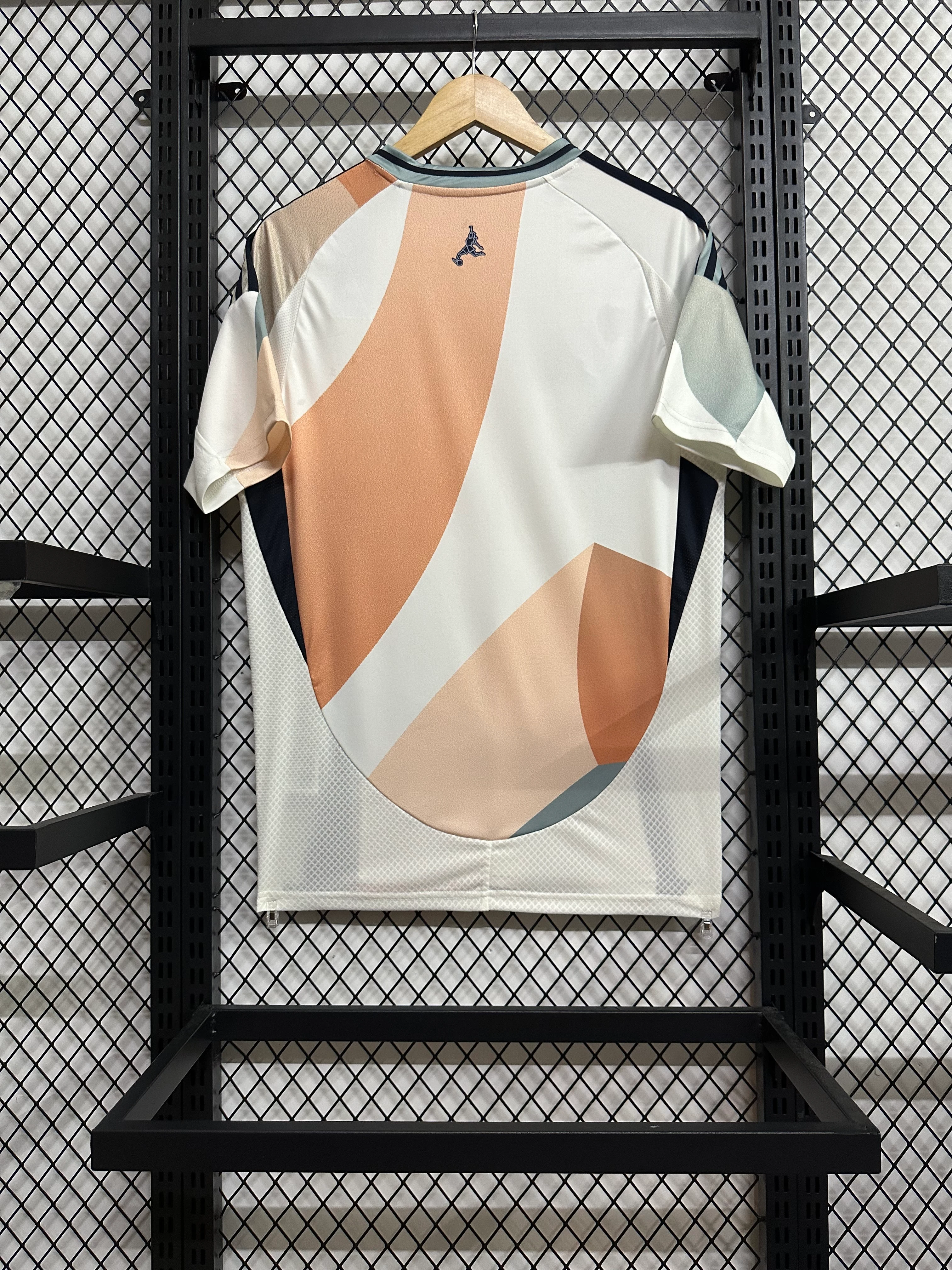 2025-26 Spain Away Kit view 2