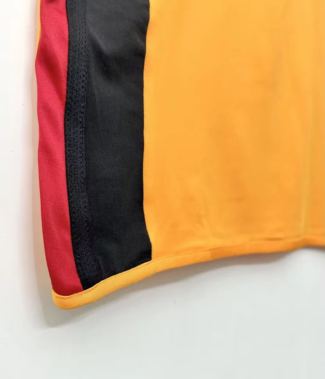 2005-06 Roma Home Retro Jersey view 5