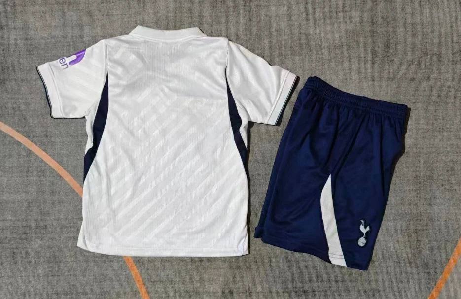 2026-27 Tottenham Hotspur Home Kit - Children's Size view 2