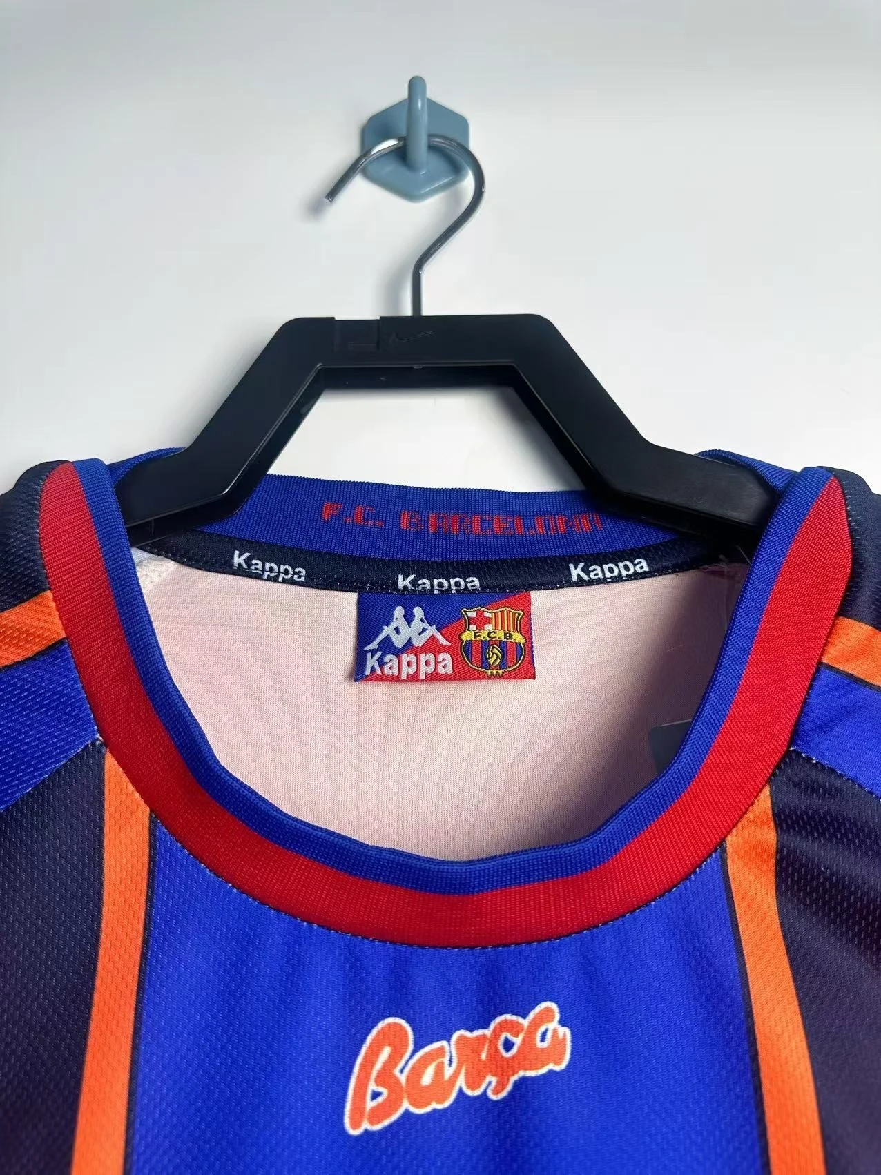 1997-98 Barcelona Away Retro Jersey view 3
