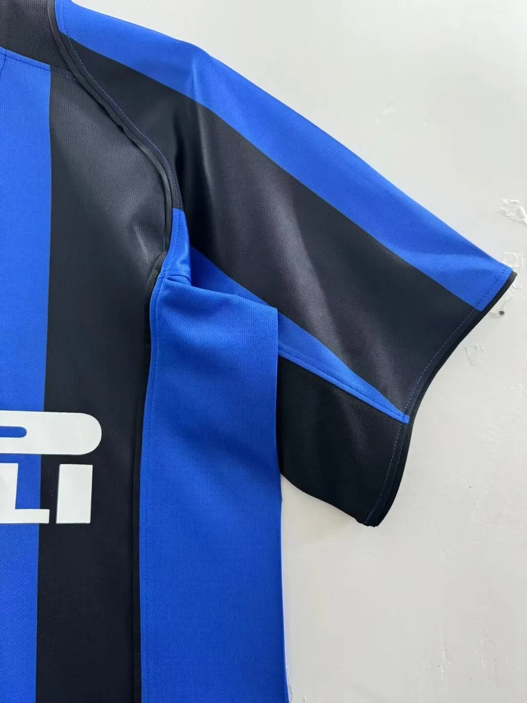 2004-05 Inter Milan Home Retro Jersey view 8