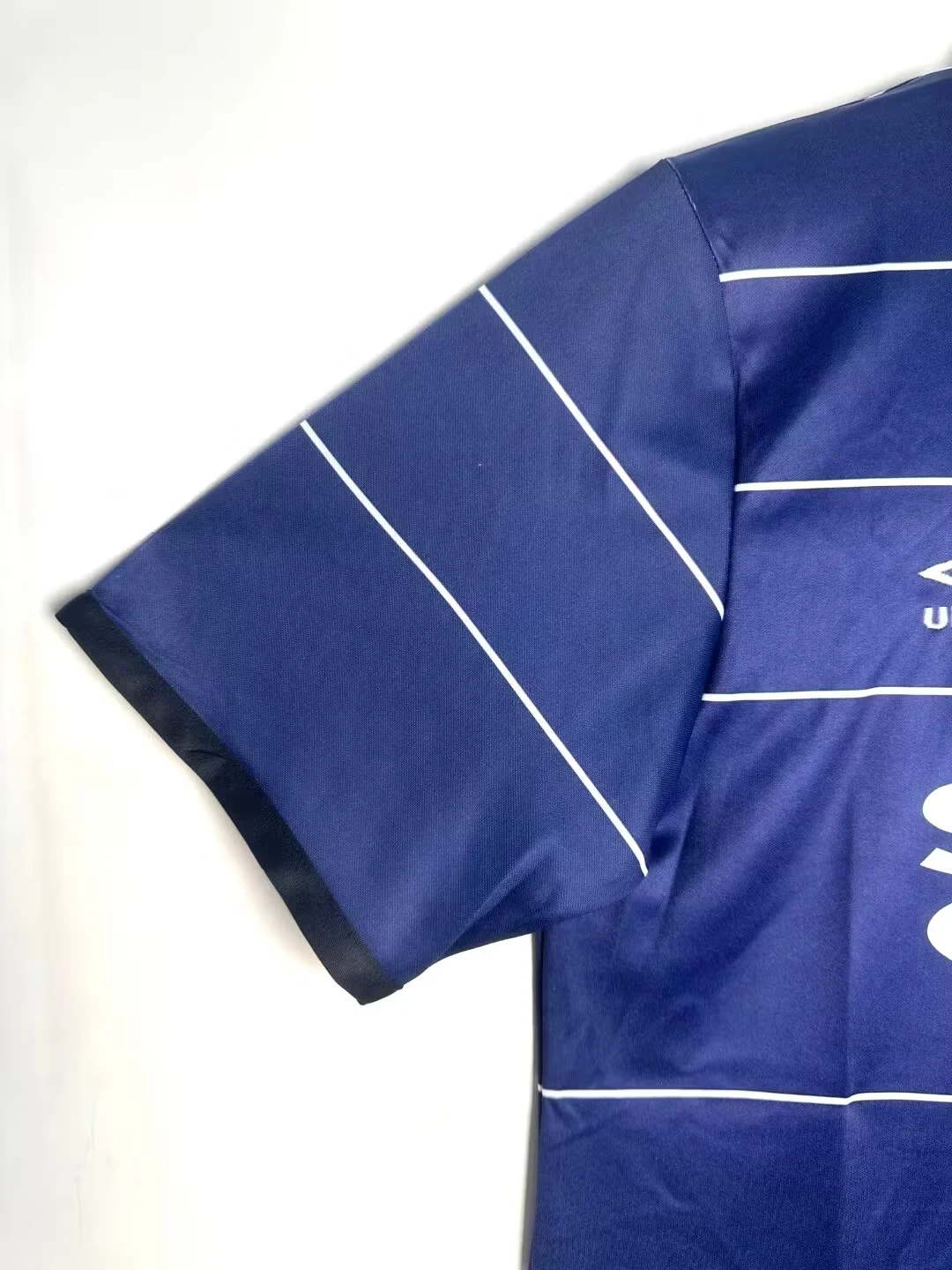 1999-00 Manchester United Away Retro Shirt view 3