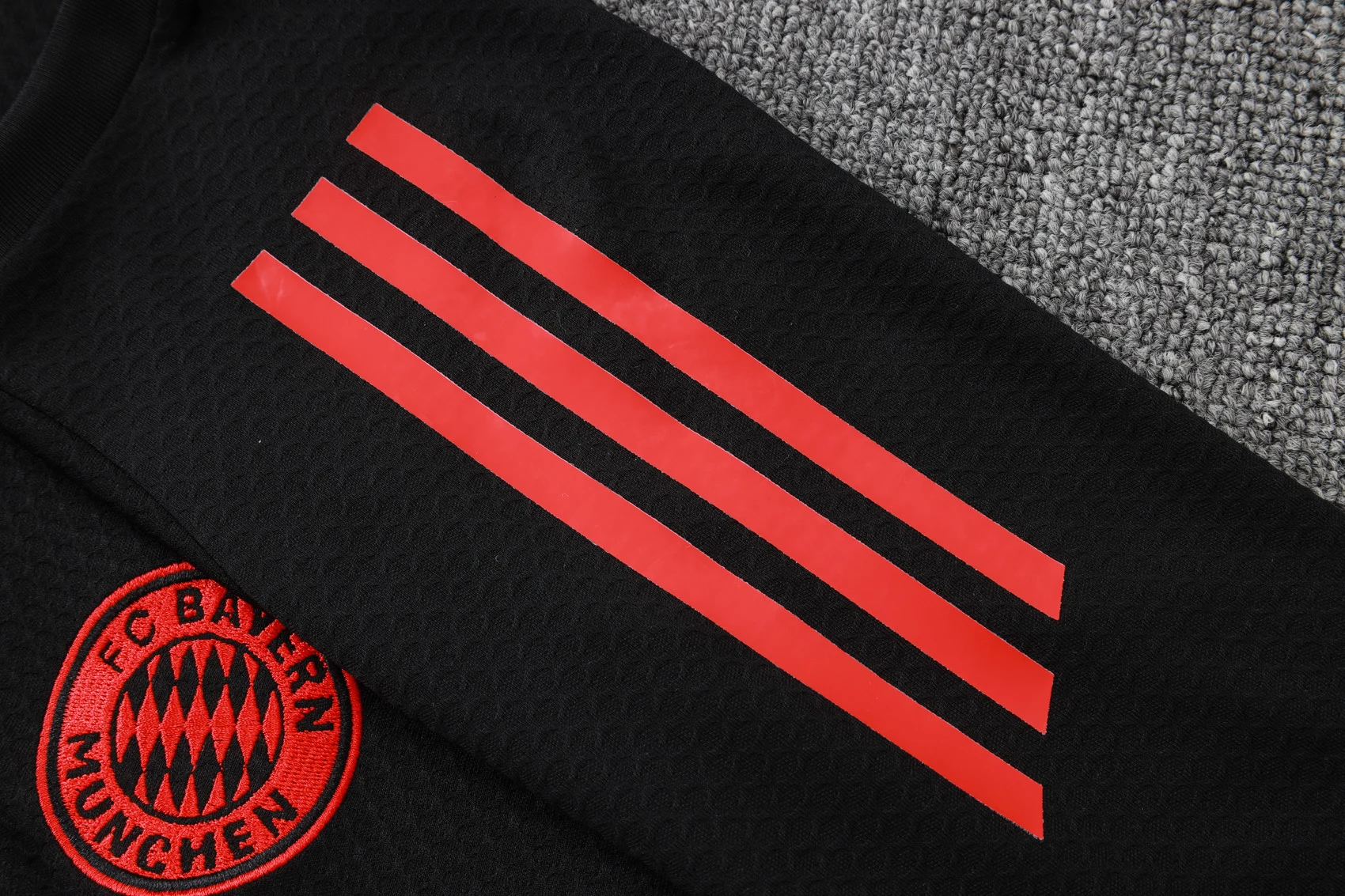 2025-26 season Bayern Munich black short-sleeved training kit view 14