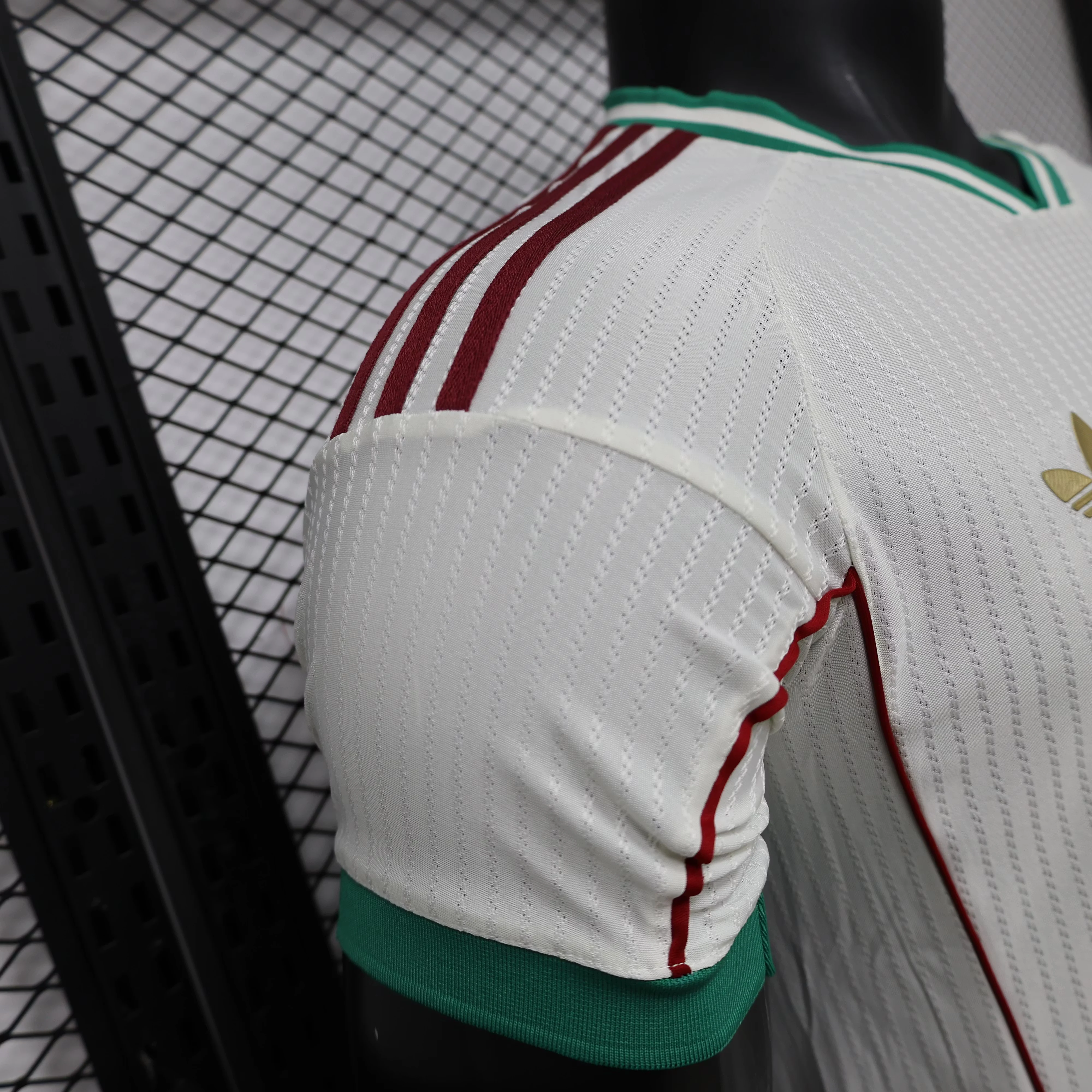 2025-26 Liverpool Retro Casual Jersey view 8