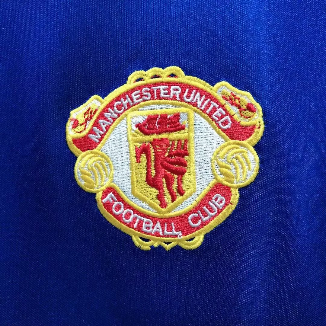 1985 Manchester United away retro jersey view 7