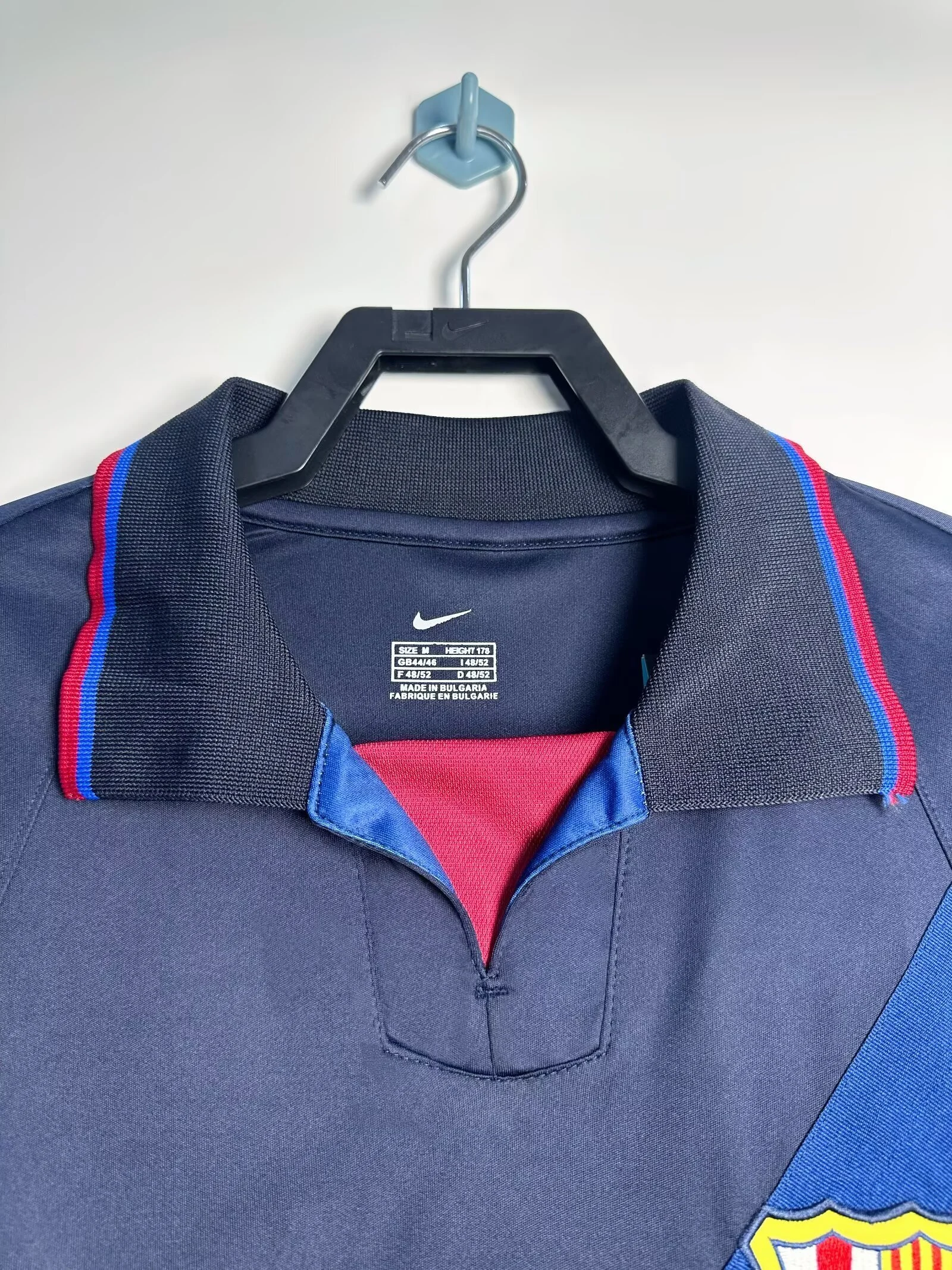2003–03 Barcelona Second Away Retro Jersey view 3