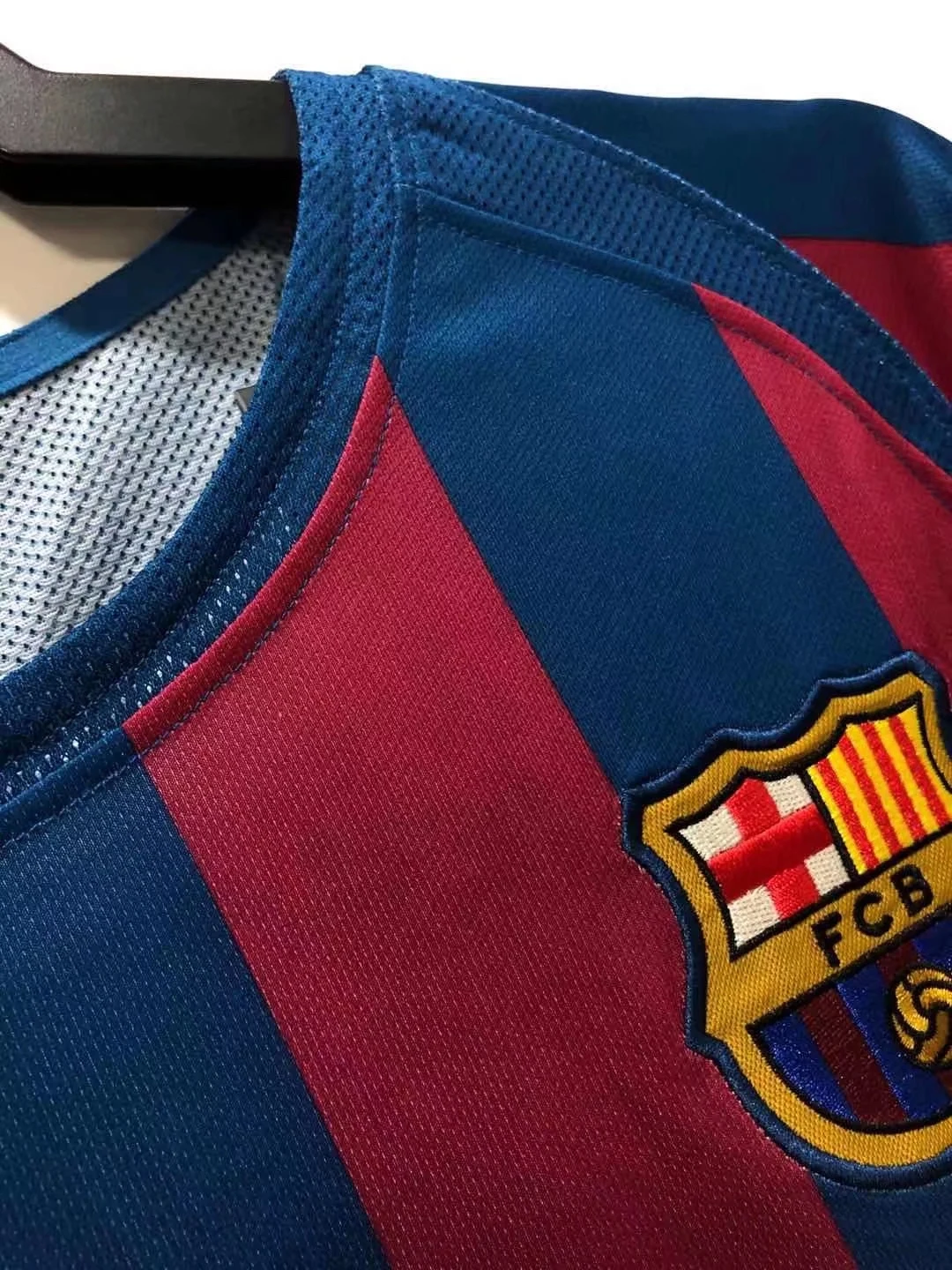 2005-06 Barcelona Home Retro Jersey - Champions League Edition view 7