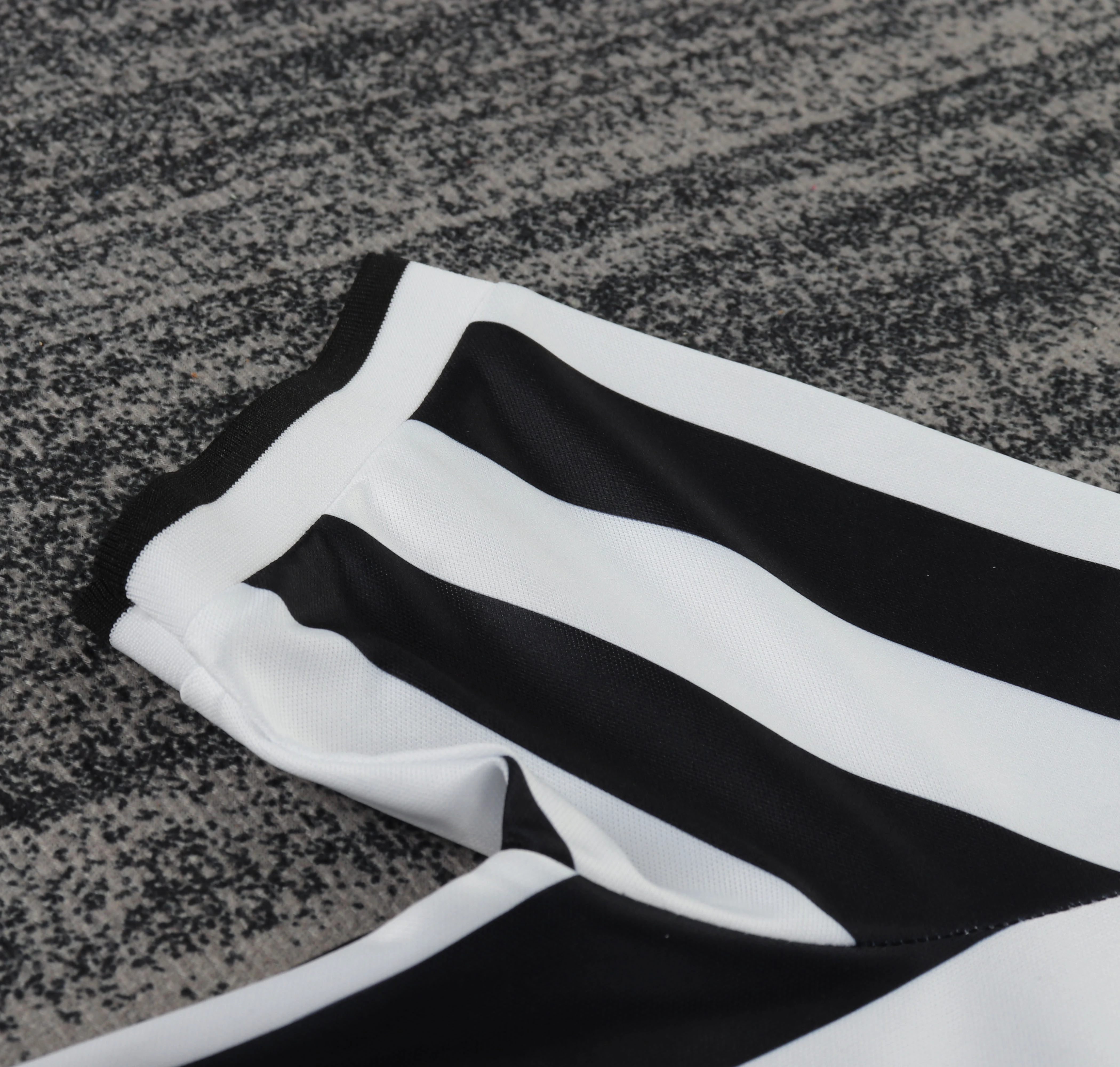 1995-96 Juventus Home Retro Jersey - Children's view 4