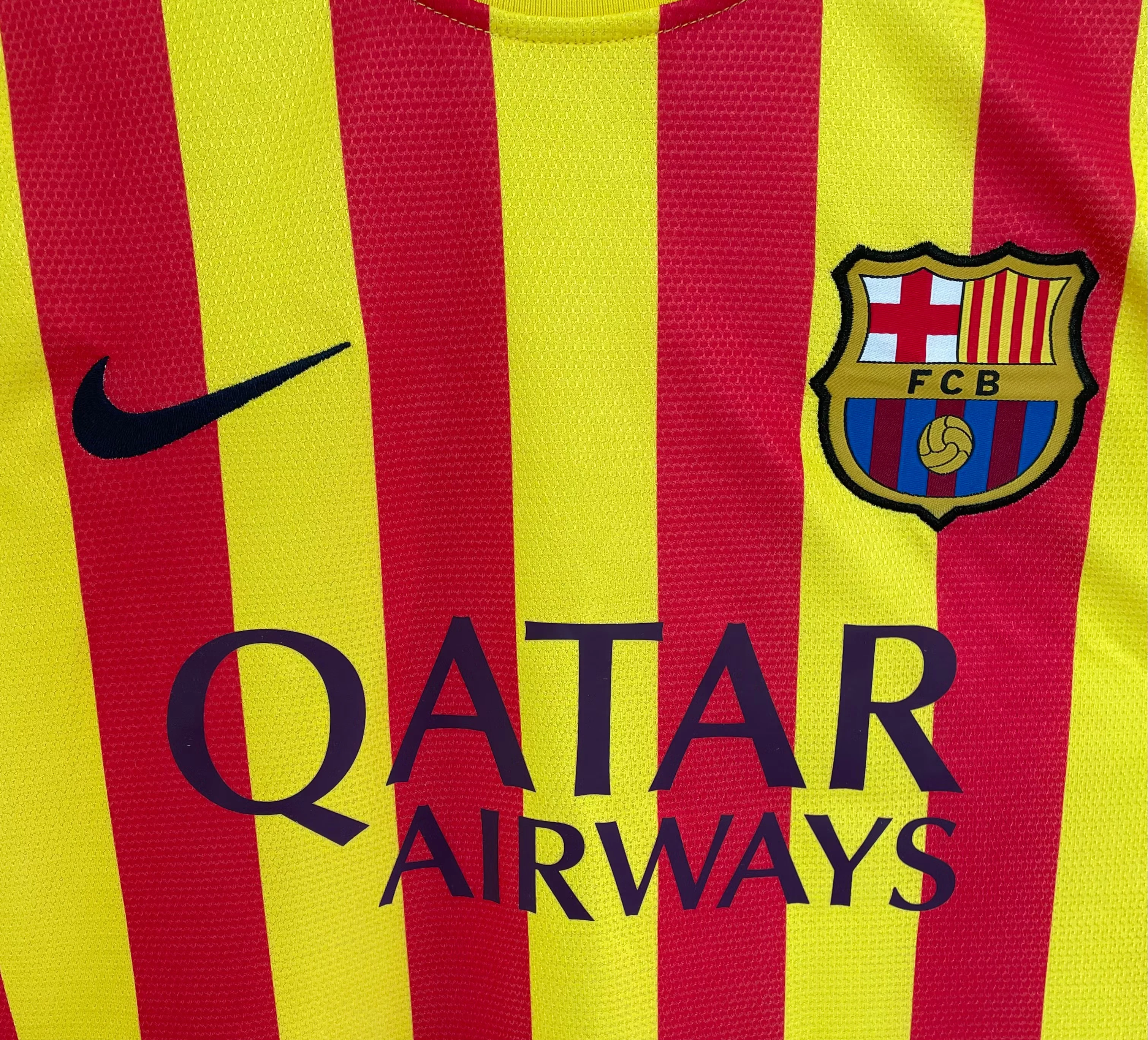 2013-14 Barcelona Away Retro Jersey view 5